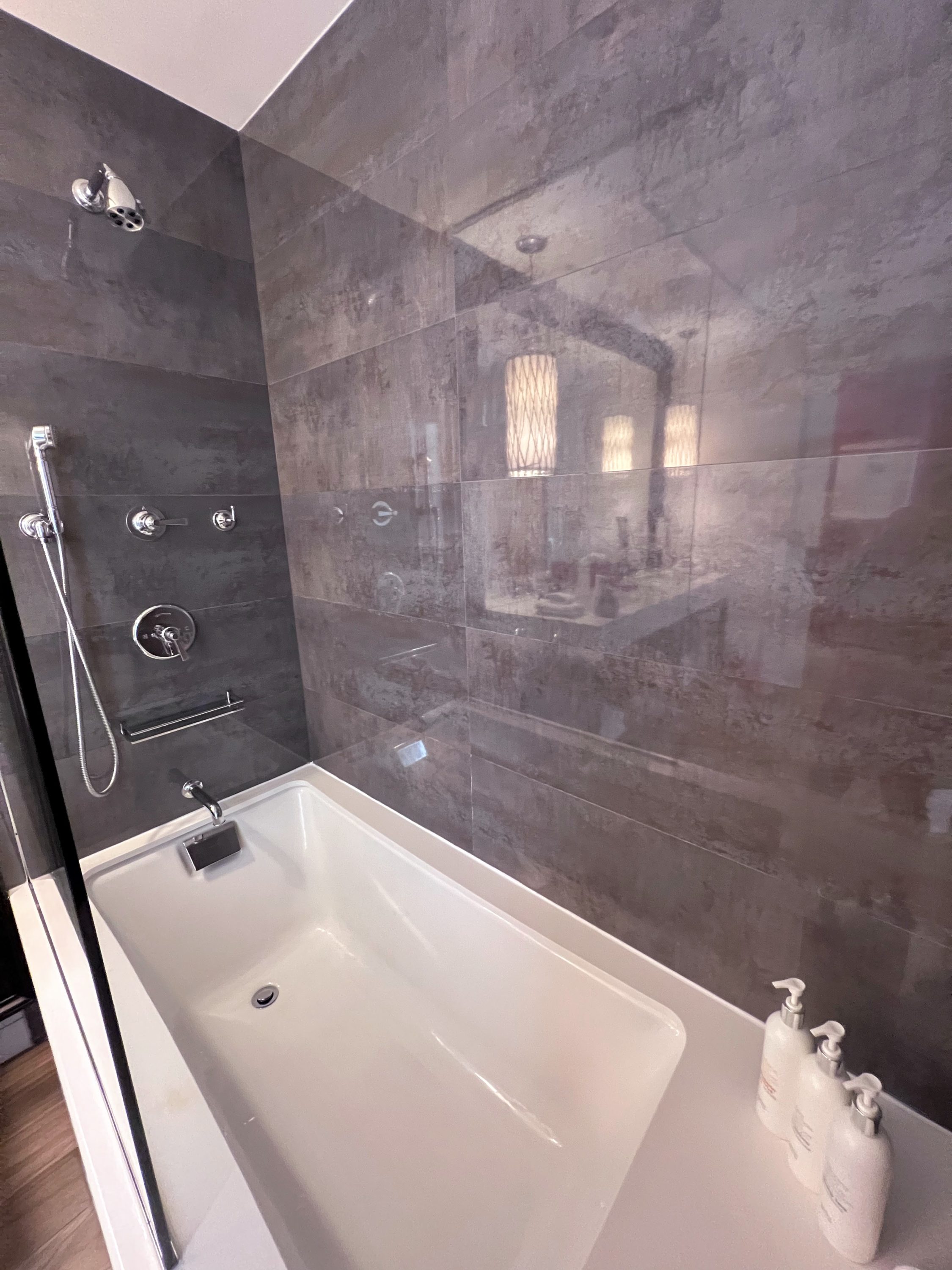 Shower at Kimtpon Seafire