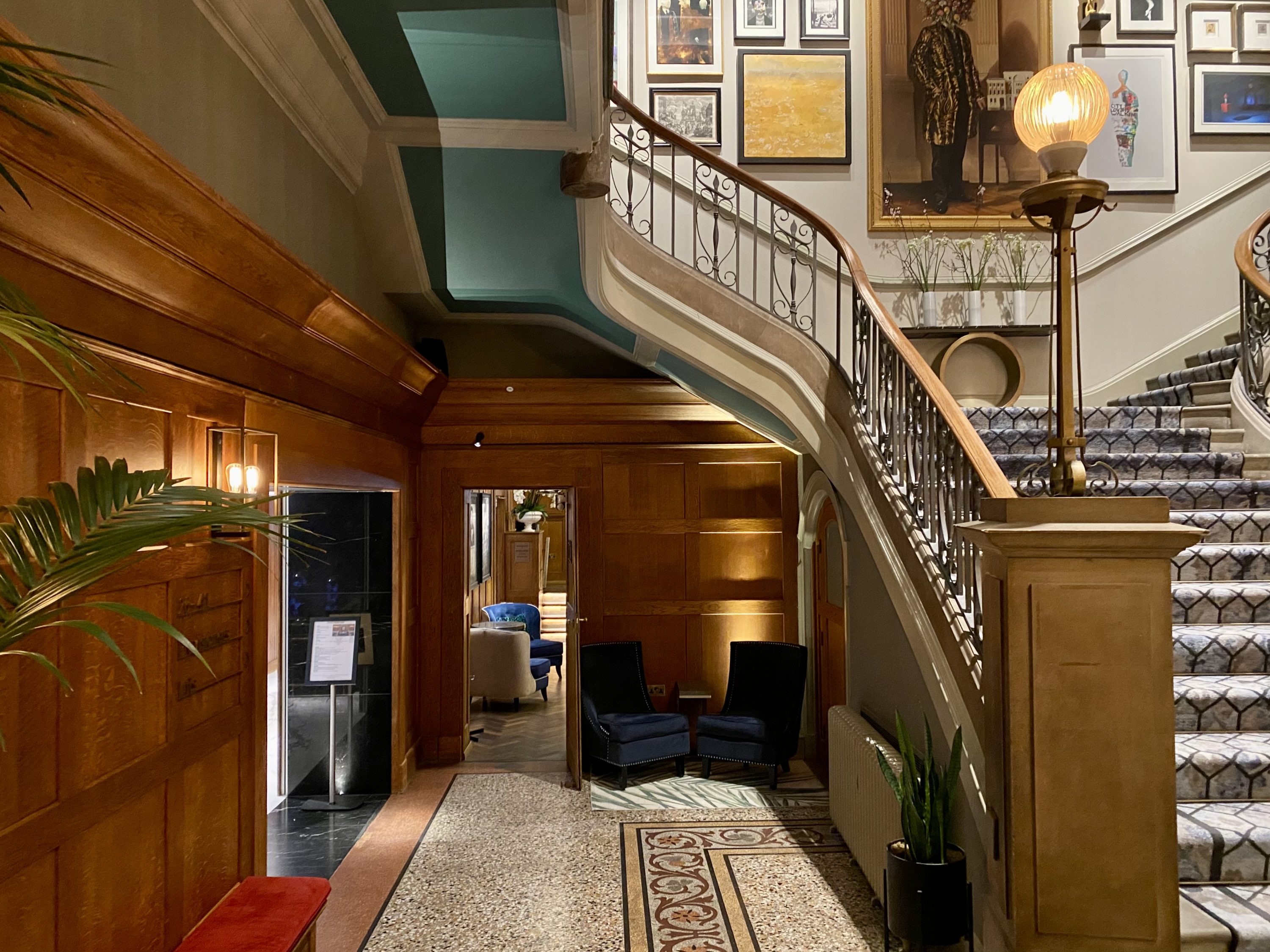 The Dixon London Autograph Collection Courtroom Bar entrance