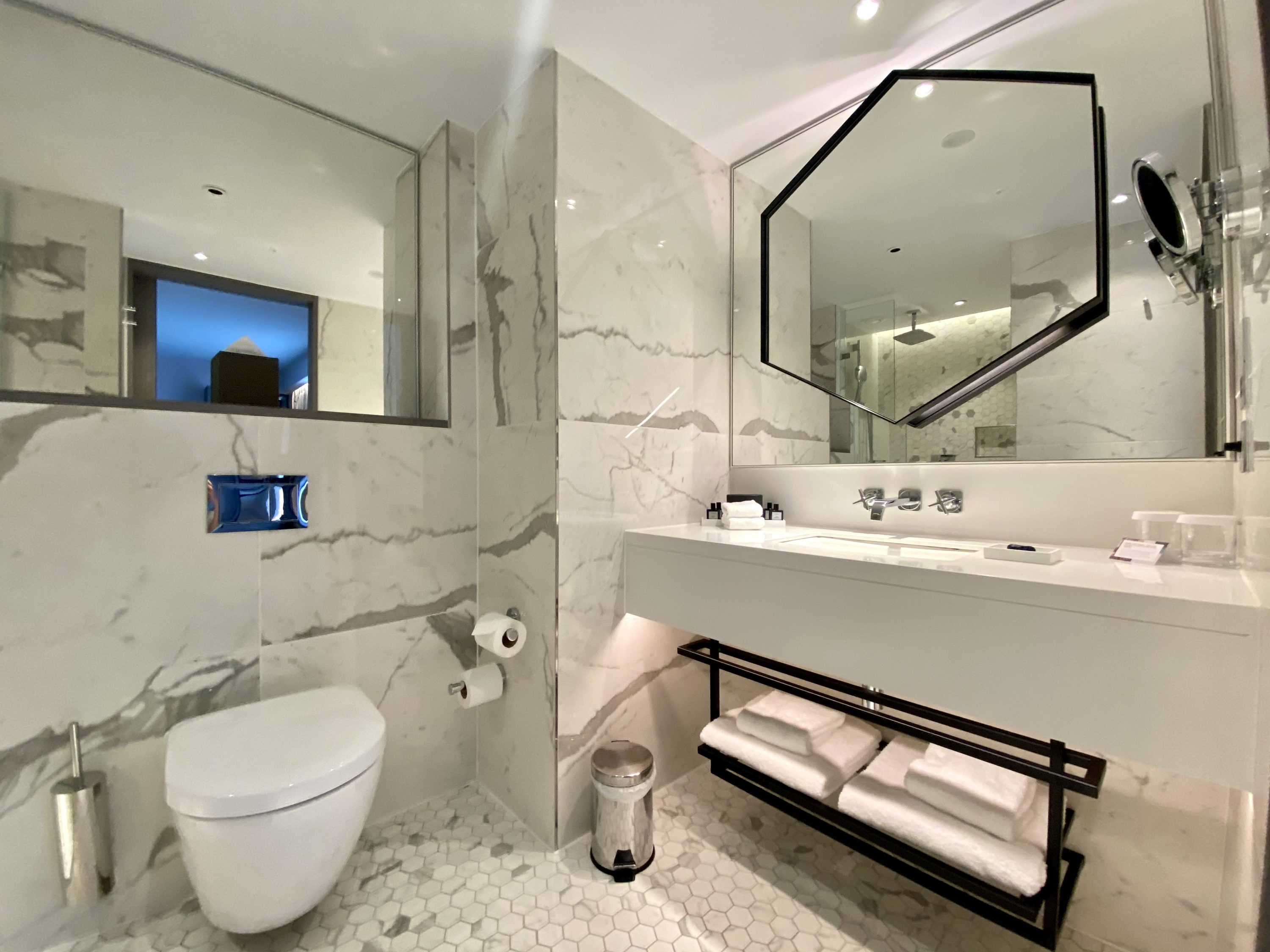 The Dixon London Autograph Collection bathroom