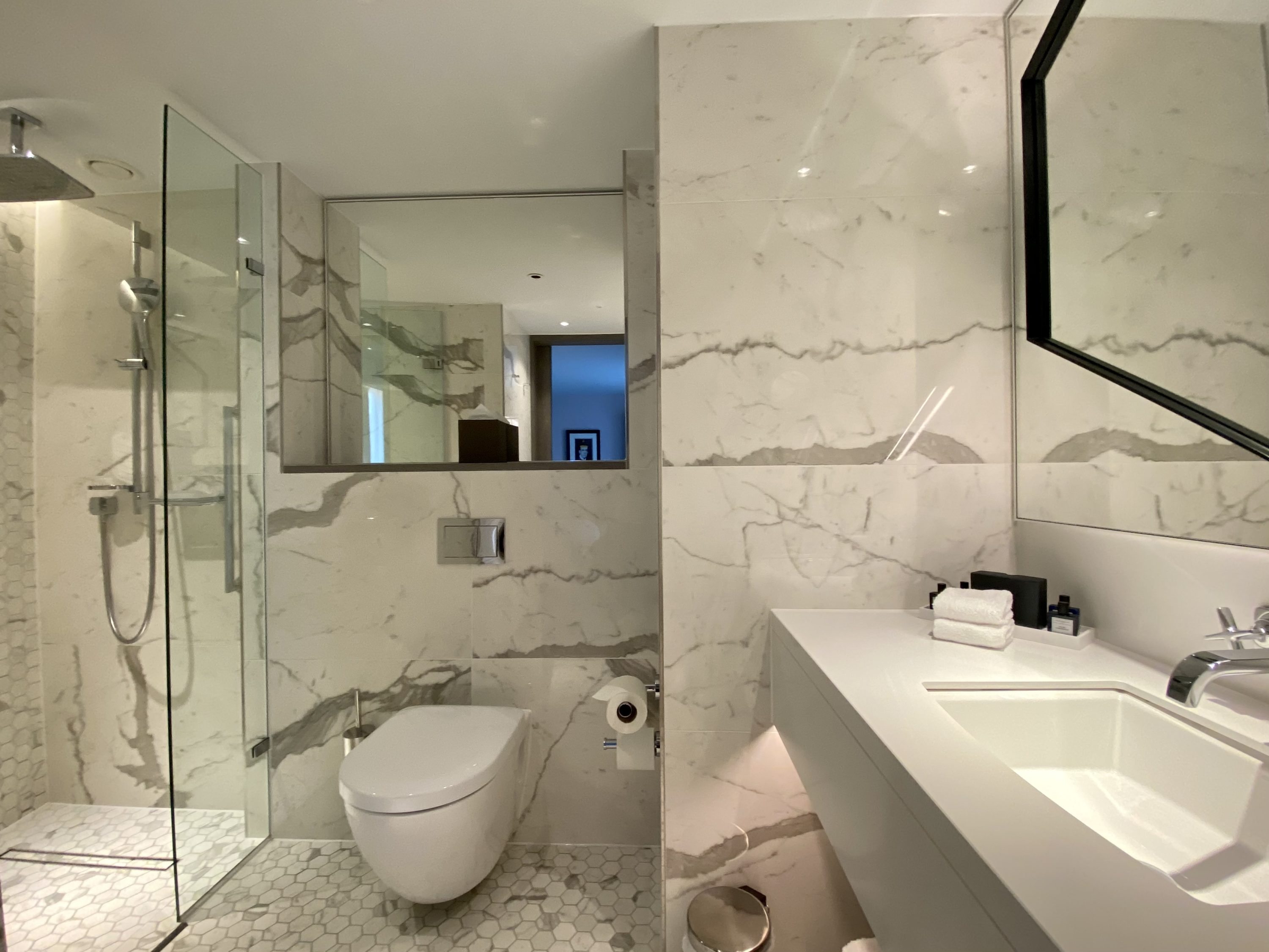 The Dixon London Autograph Collection bathroom