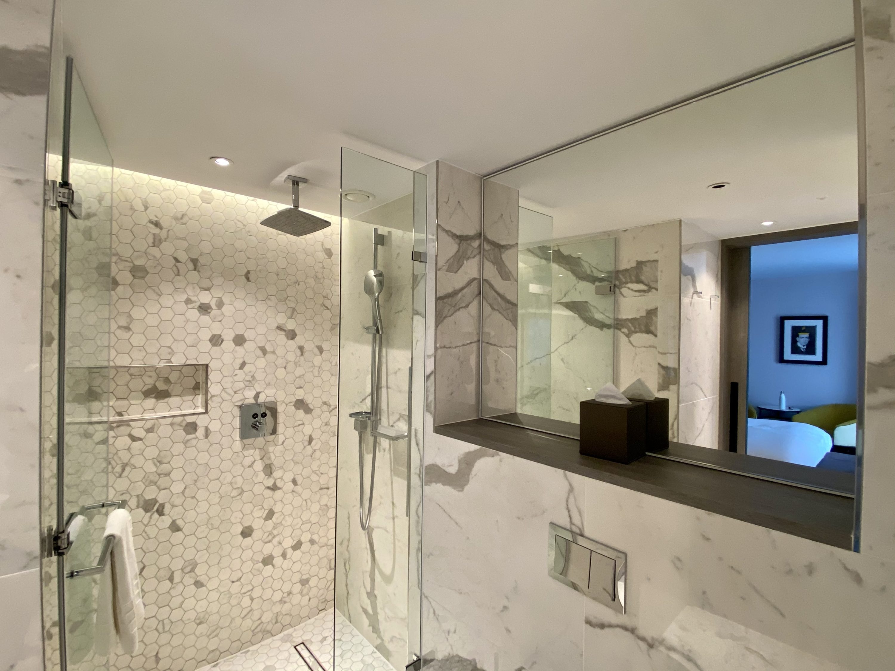 The Dixon London Autograph Collection bathroom