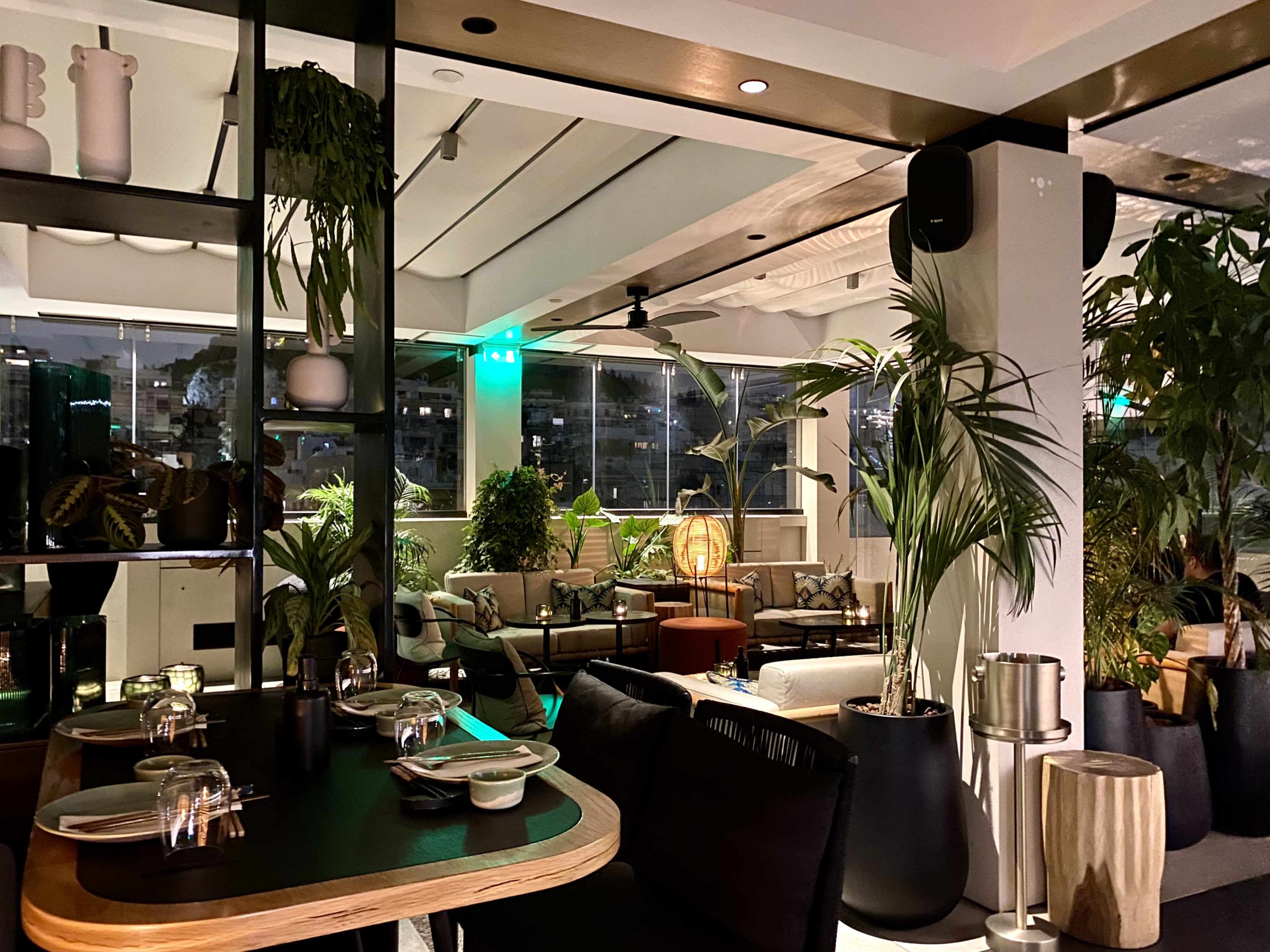 Academias Hotel Nyx Japanese Fusion Gastrobar seating