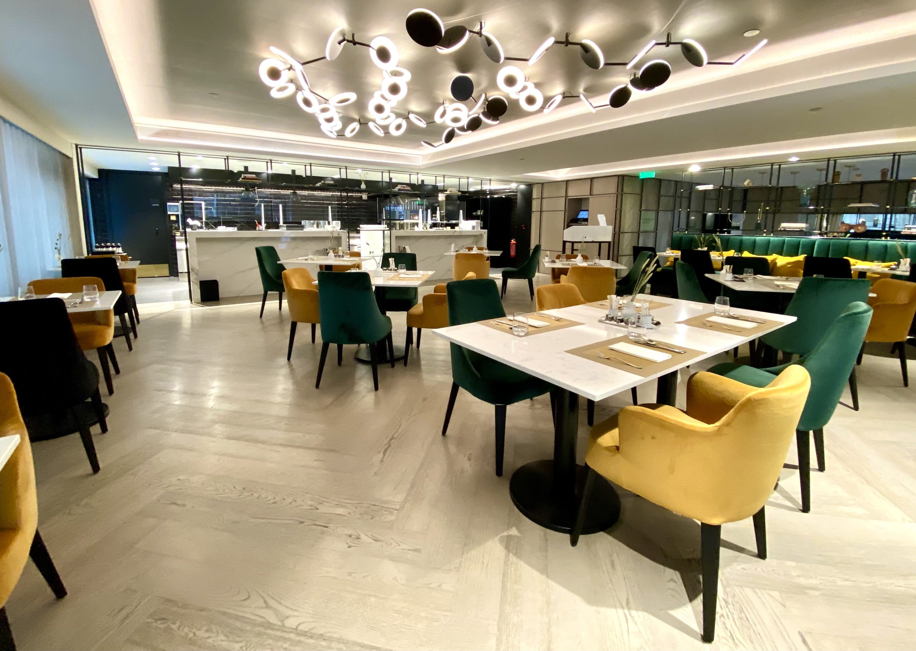 Academias Hotel Symposium Restaurant seating