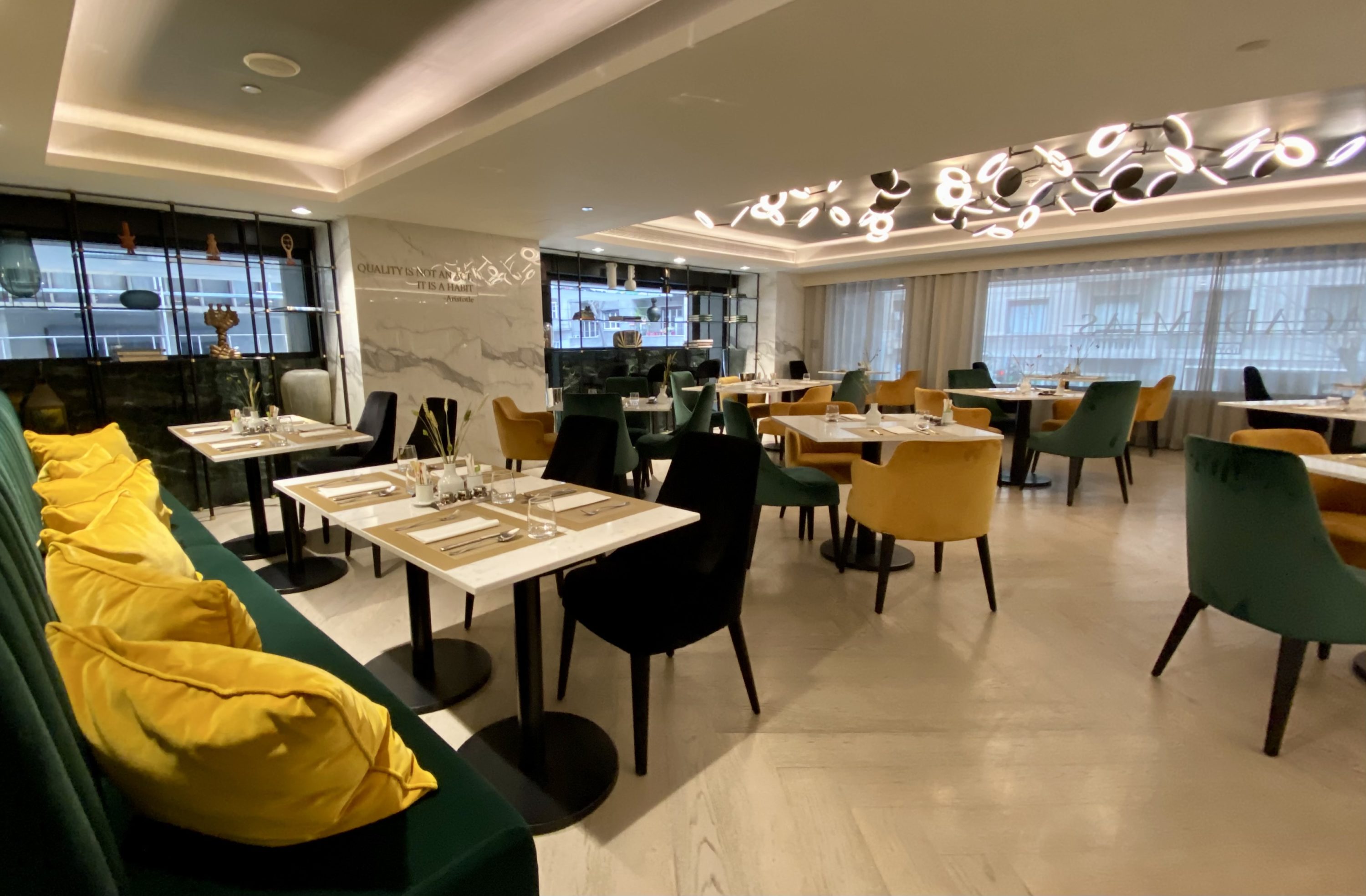 Academias Hotel Symposium Restaurant seating