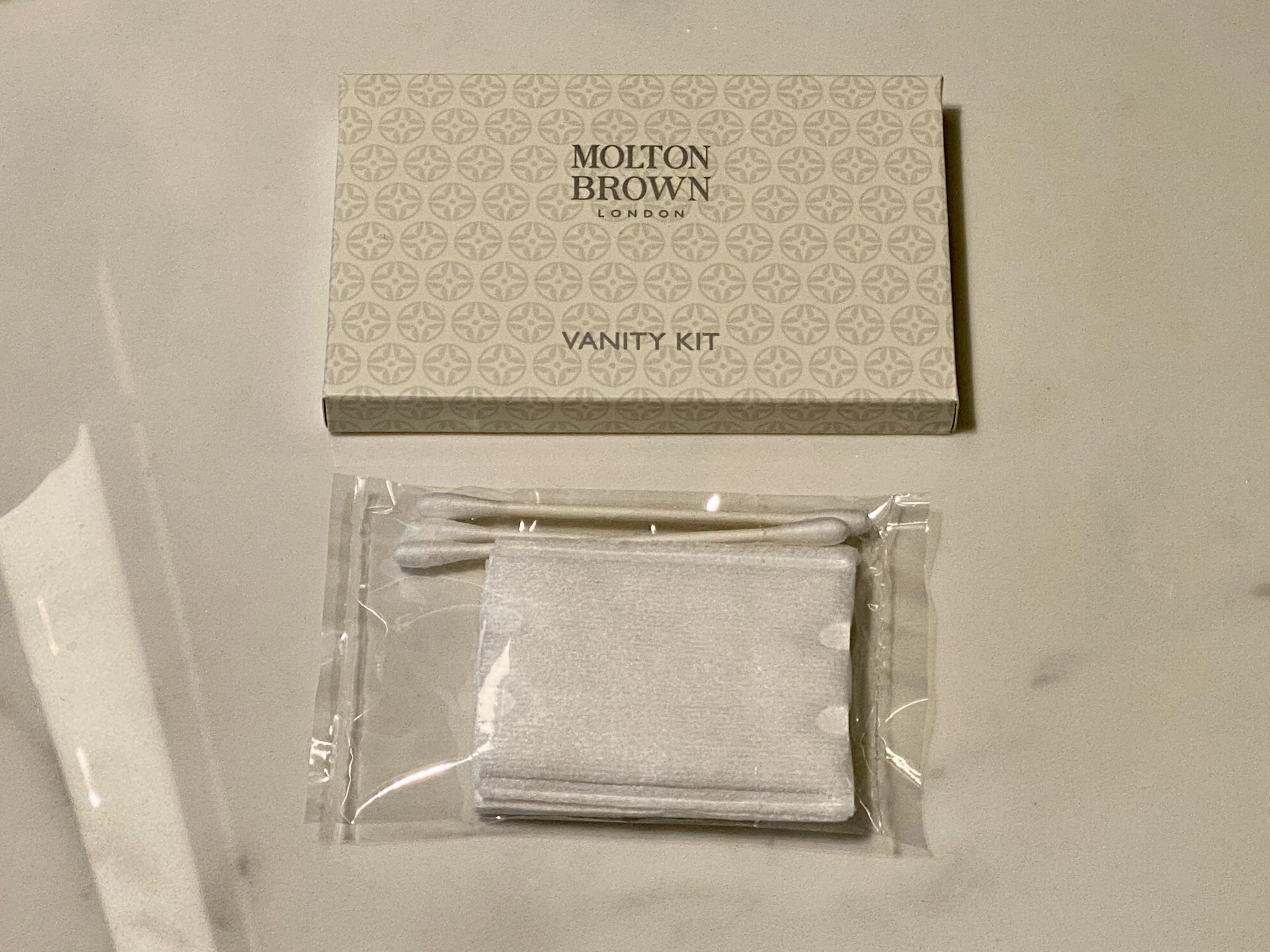 Academias Hotel bathroom vanity kit