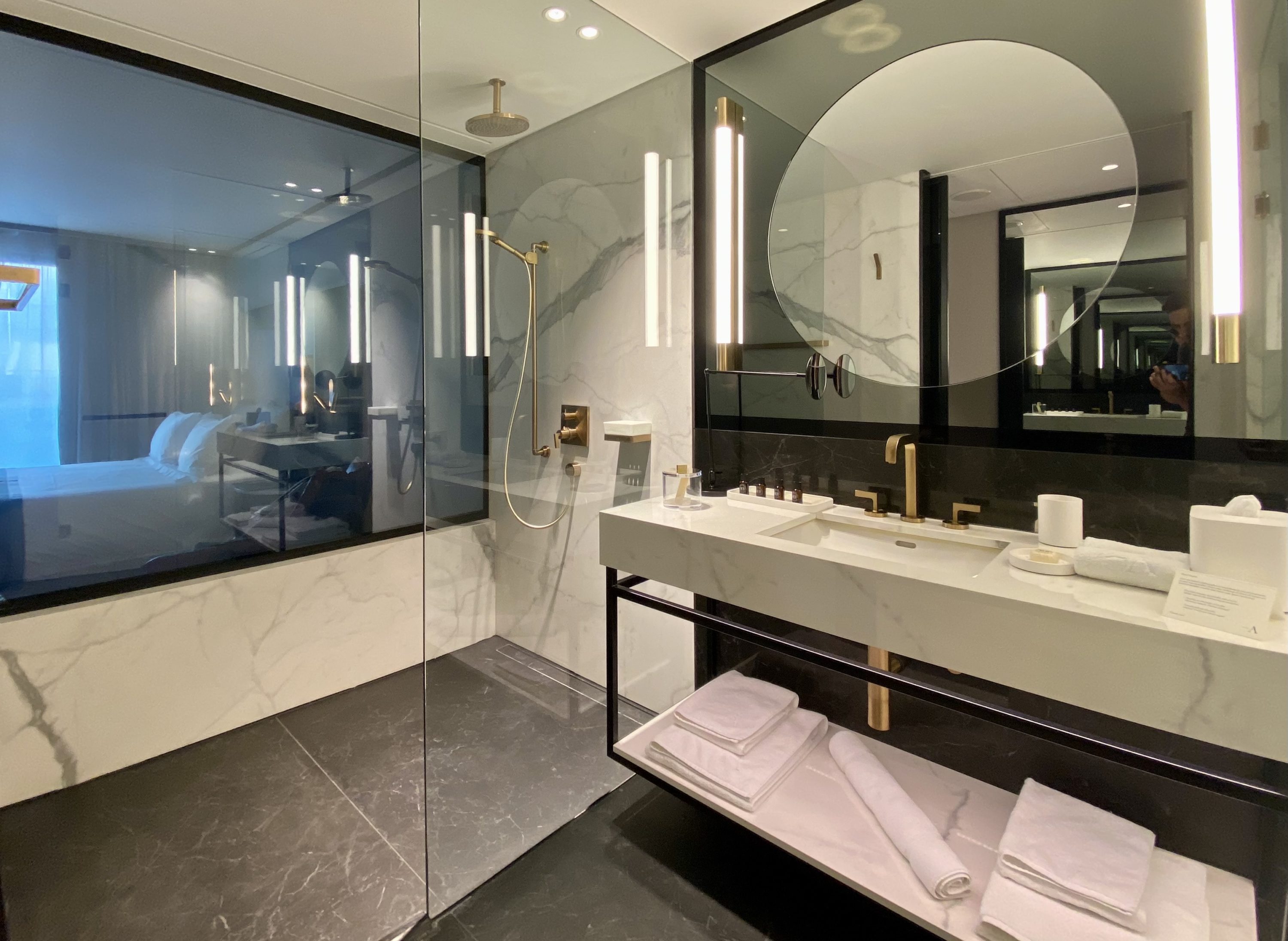 Academias Hotel bathroom wide angle