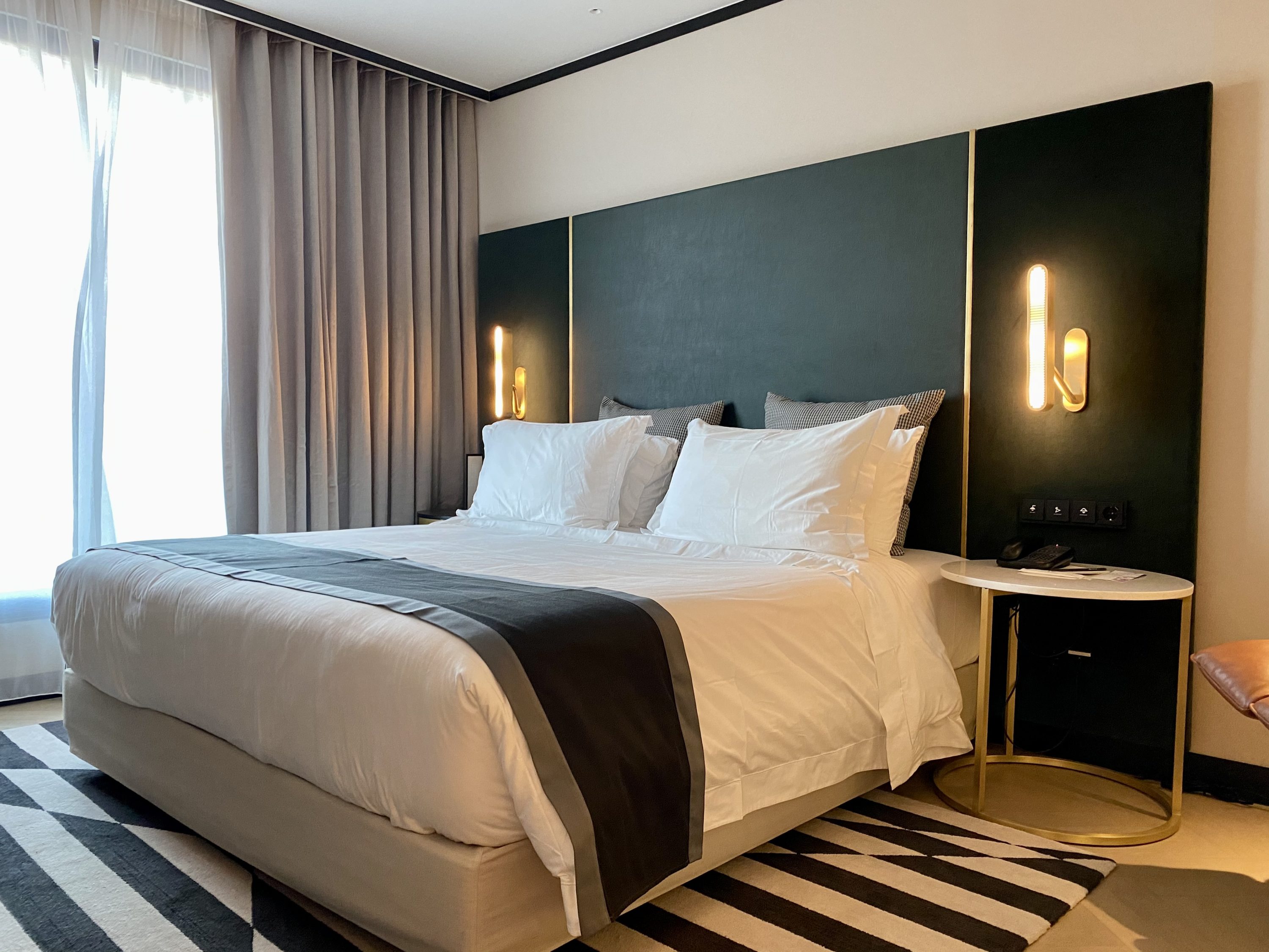 Academias Hotel bedroom bed