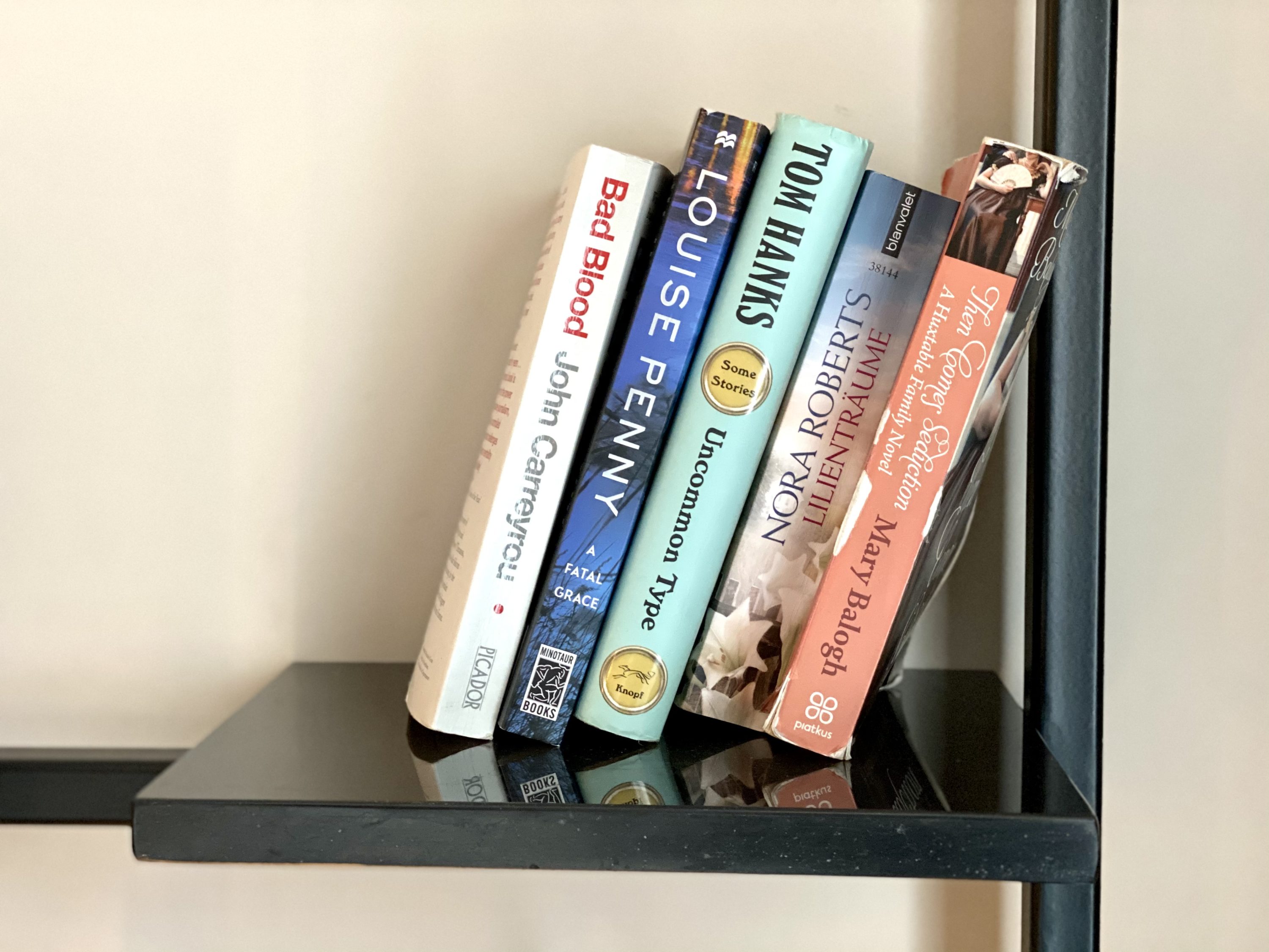 Academias Hotel bedroom books