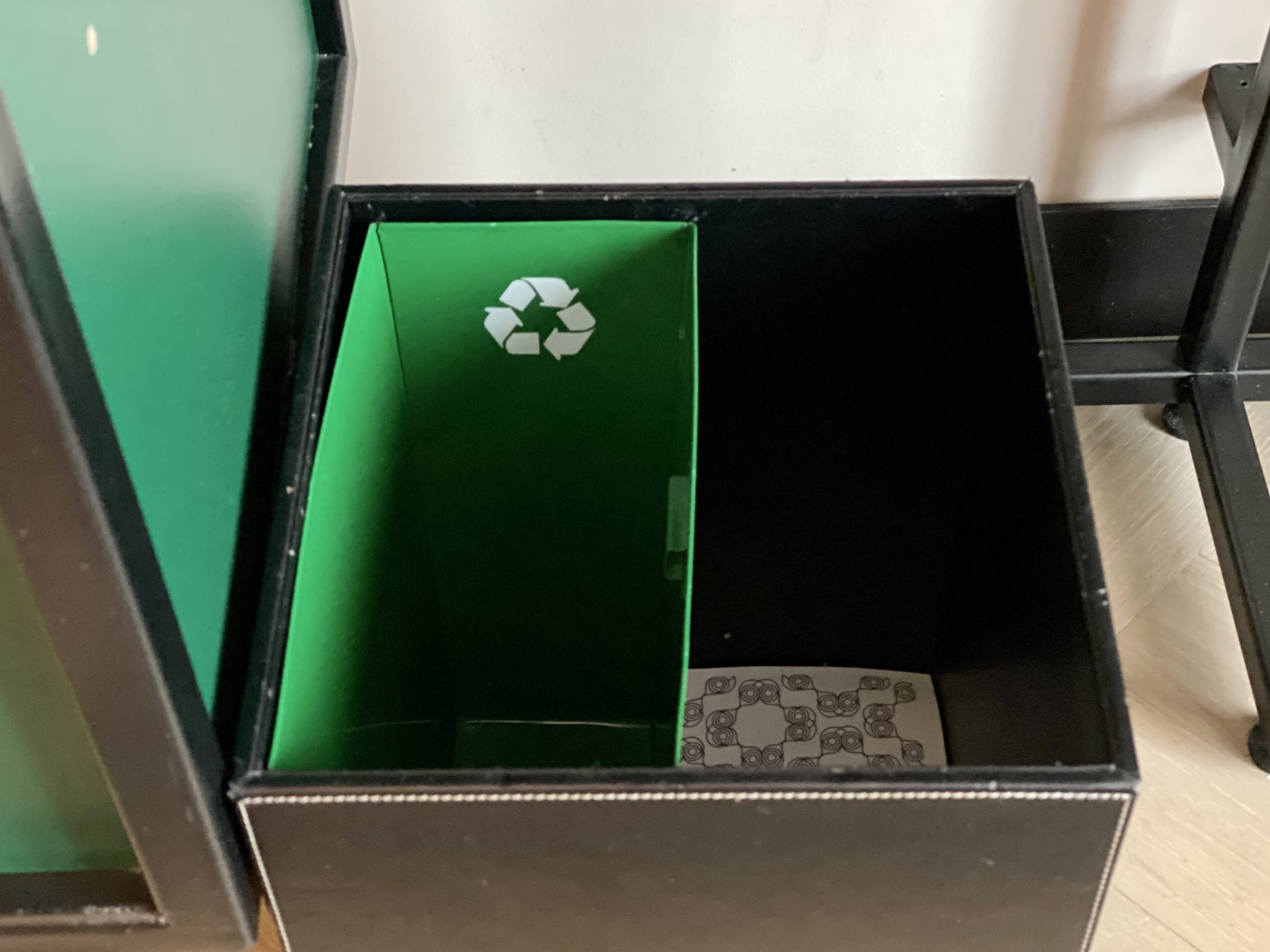 Academias Hotel bedroom recycling