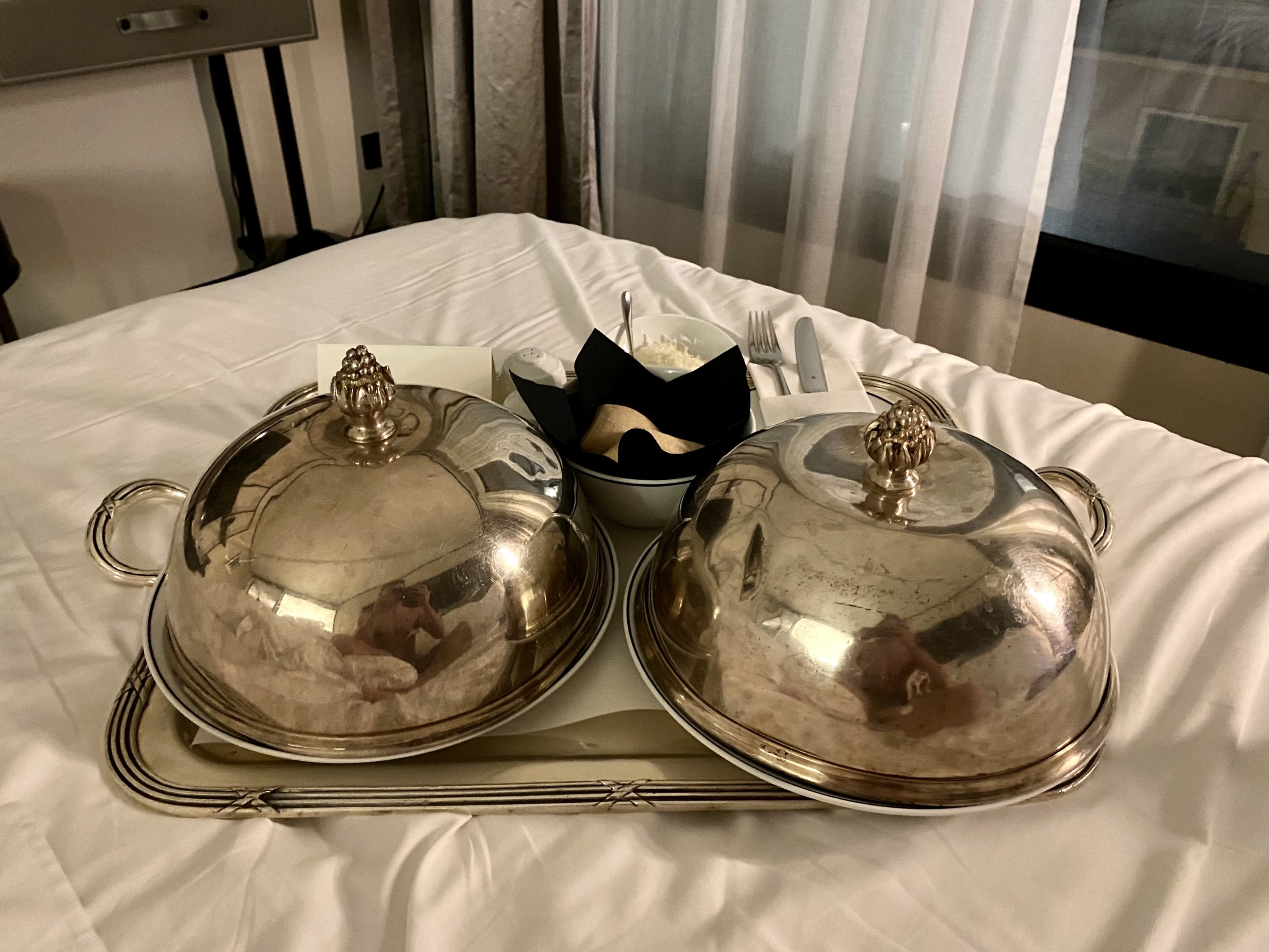 Academias Hotel bedroom room service