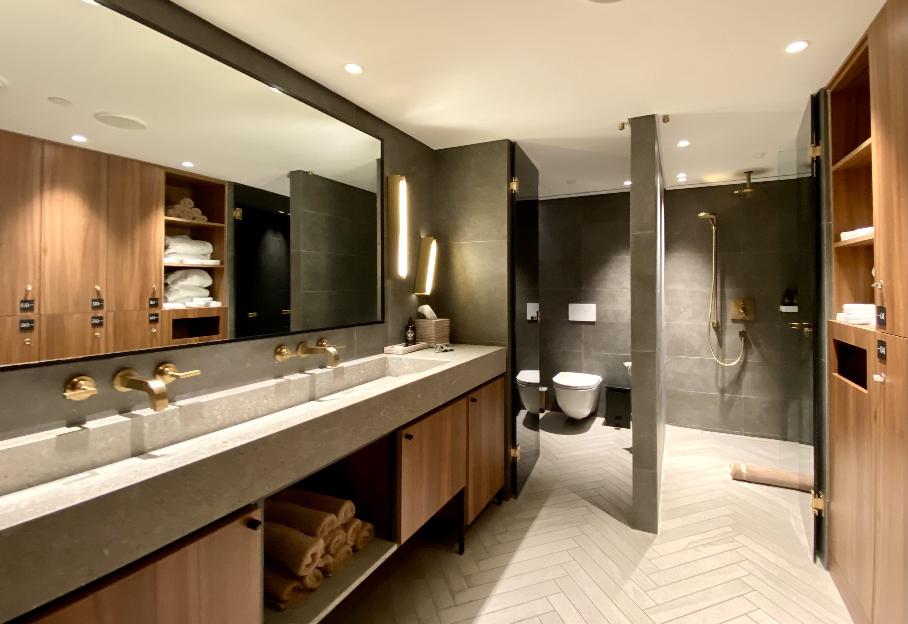 Academias Hotel changing room