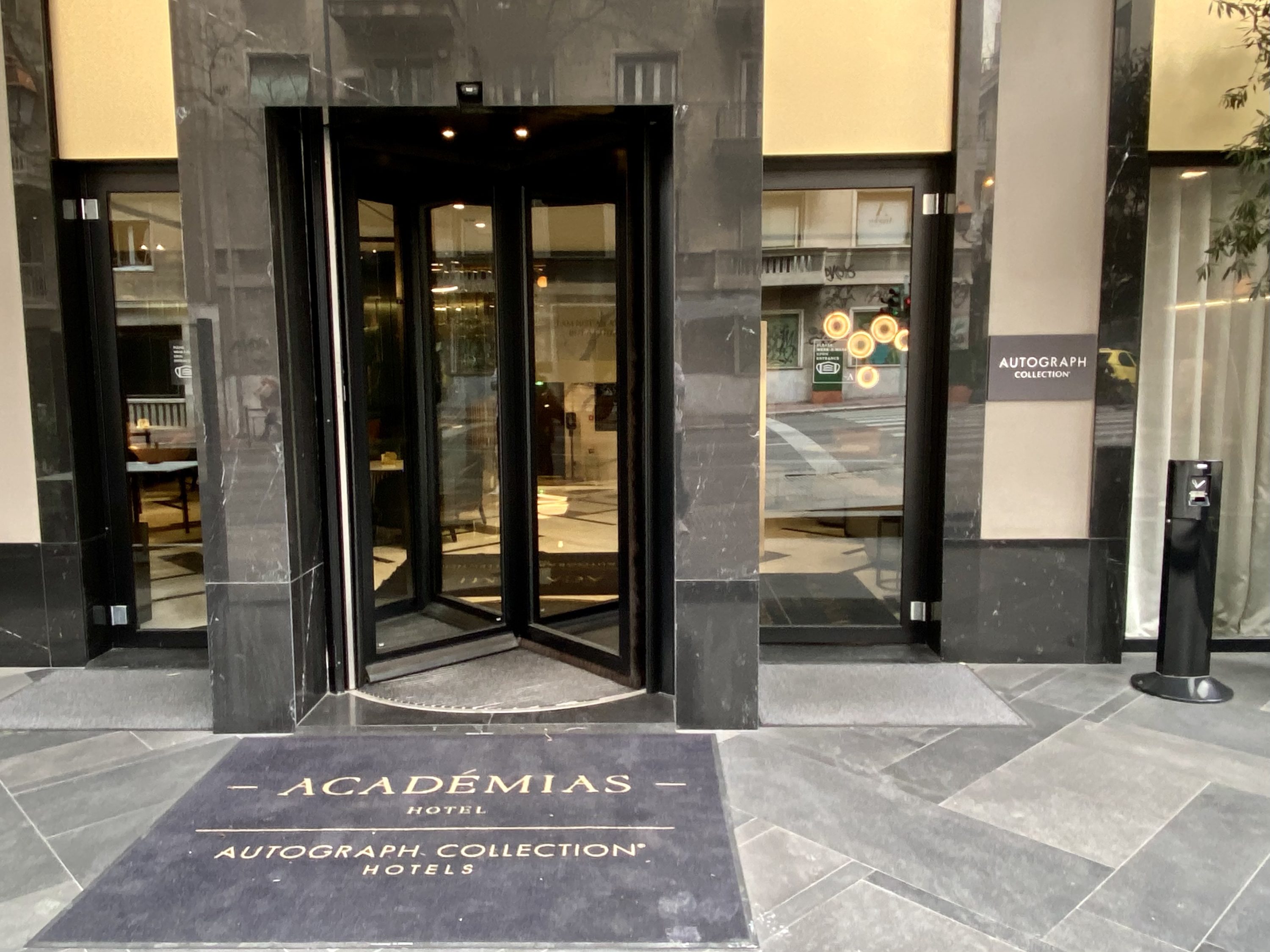Academias Hotel entrance