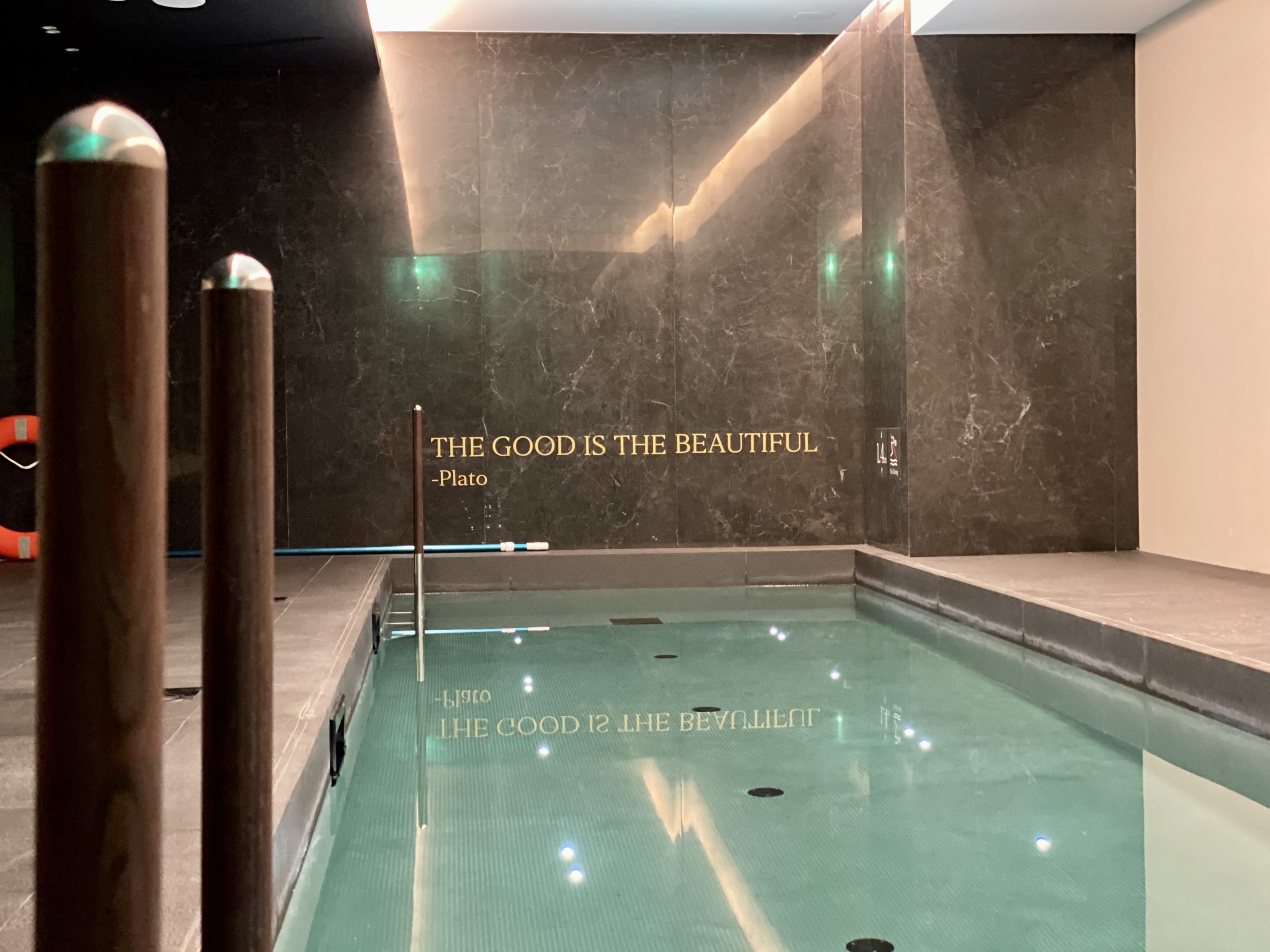 Academias Hotel pool close up