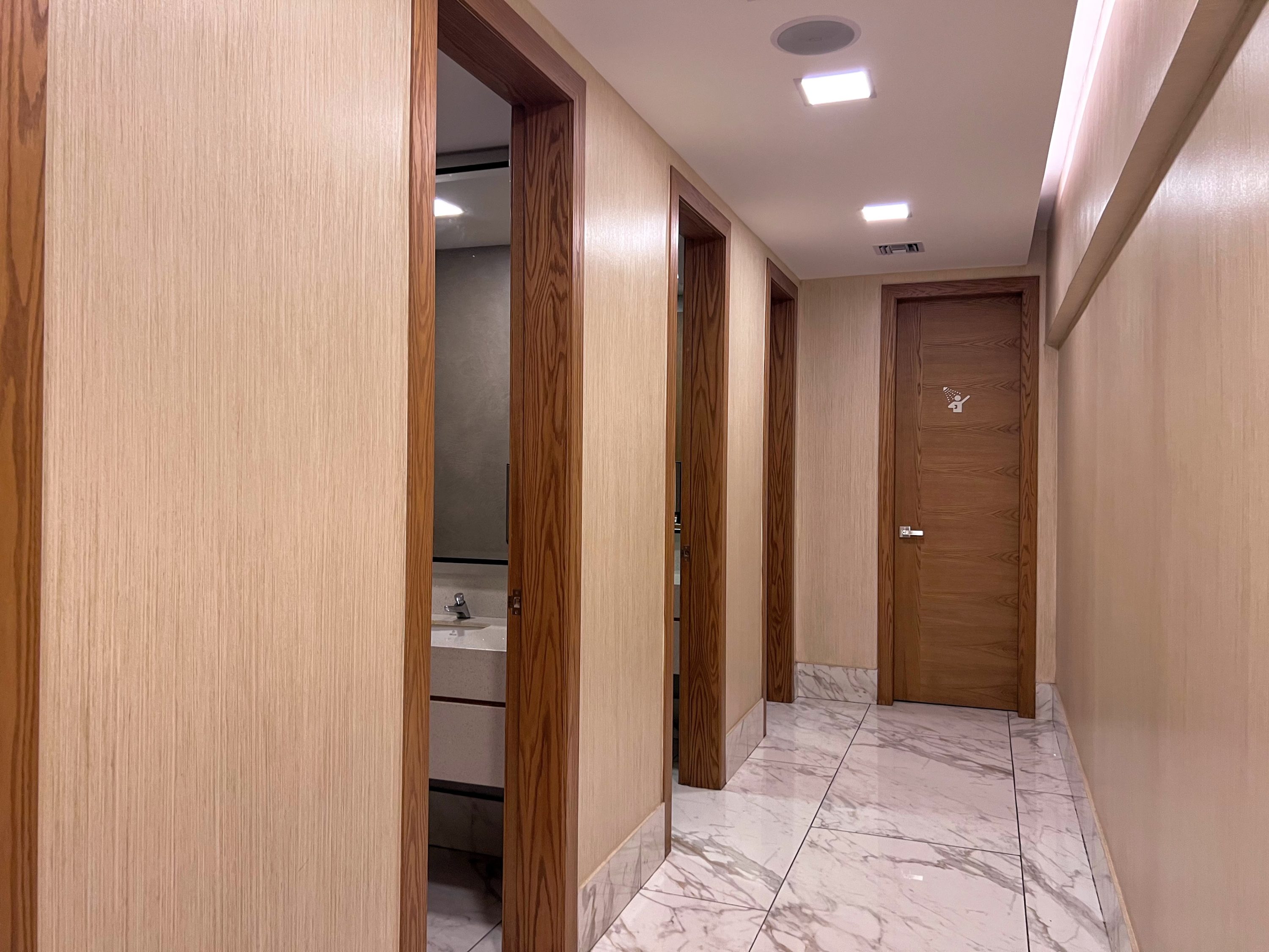 Aeropuertos VIP Club lounge shower room