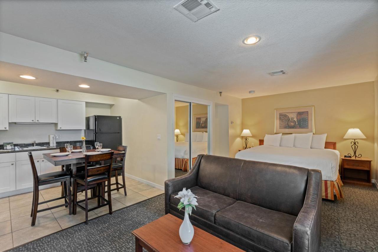 Chase Suite Hotel