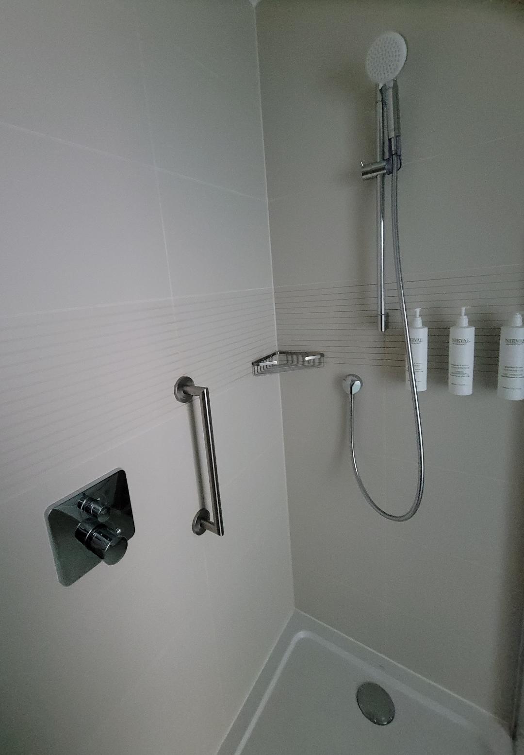 Courtyard by Marriott Keflavik Shower