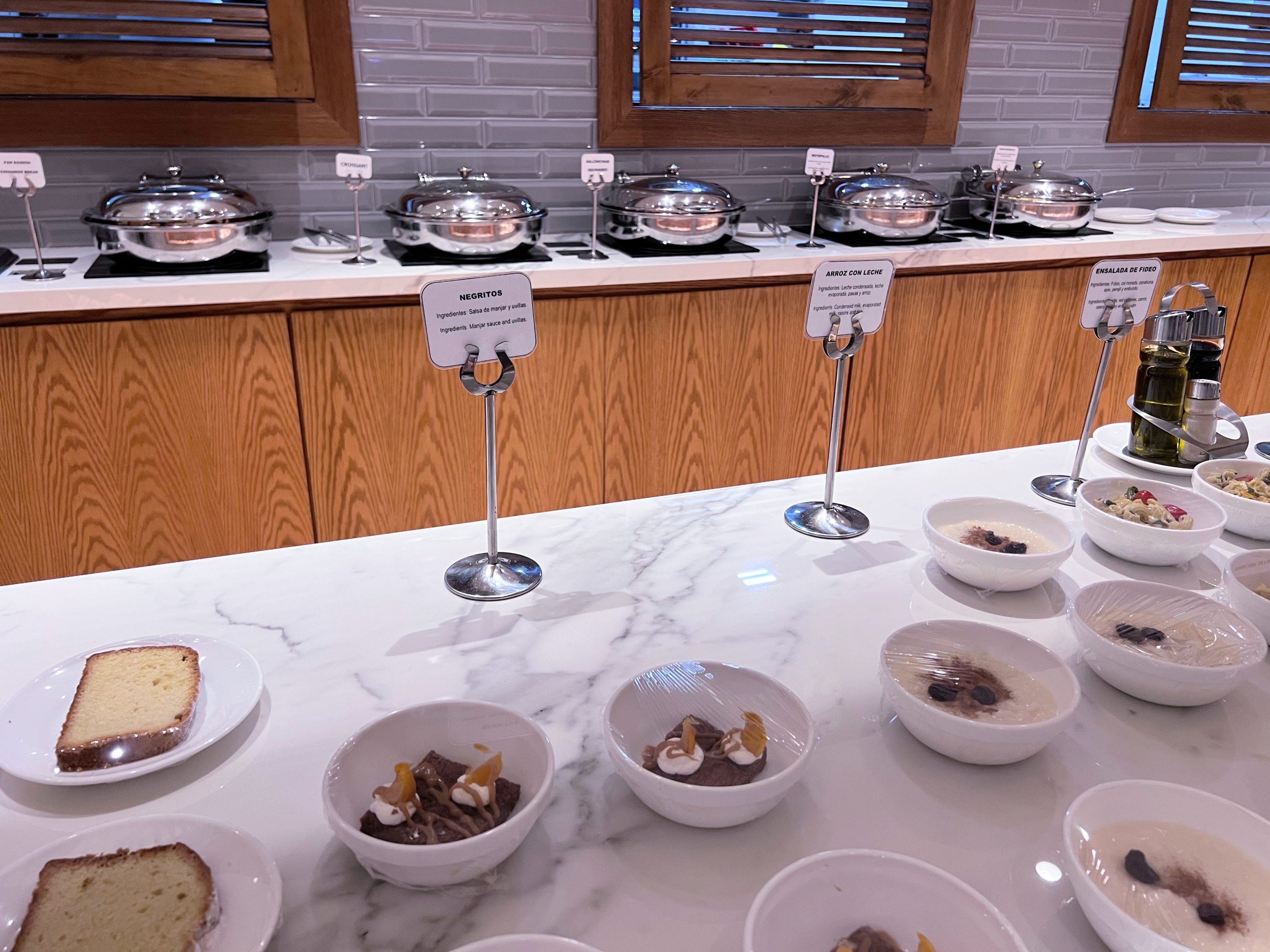 Food buffet at Aeropuertos VIP Club