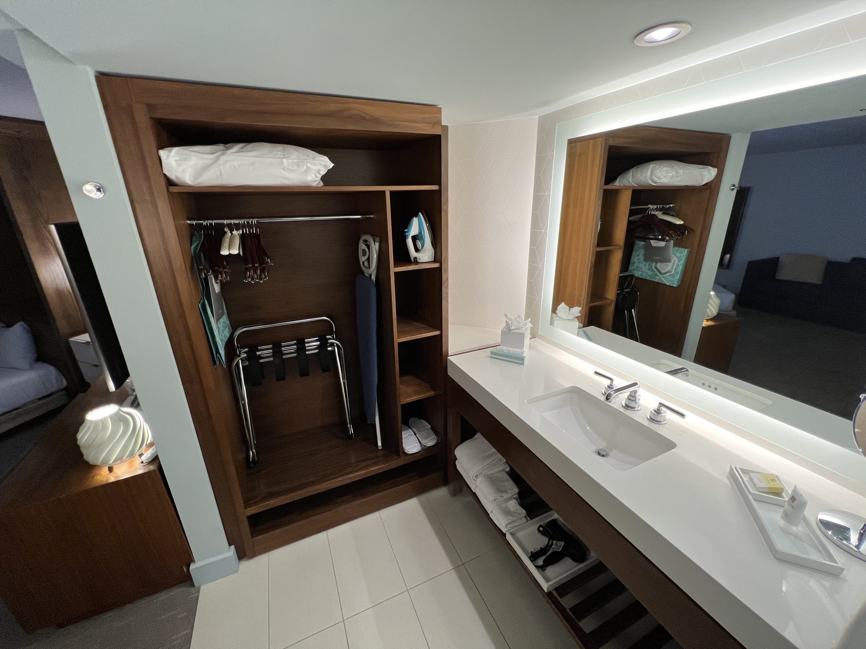 Hyatt Regency Waikiki Family Suite Bathroom