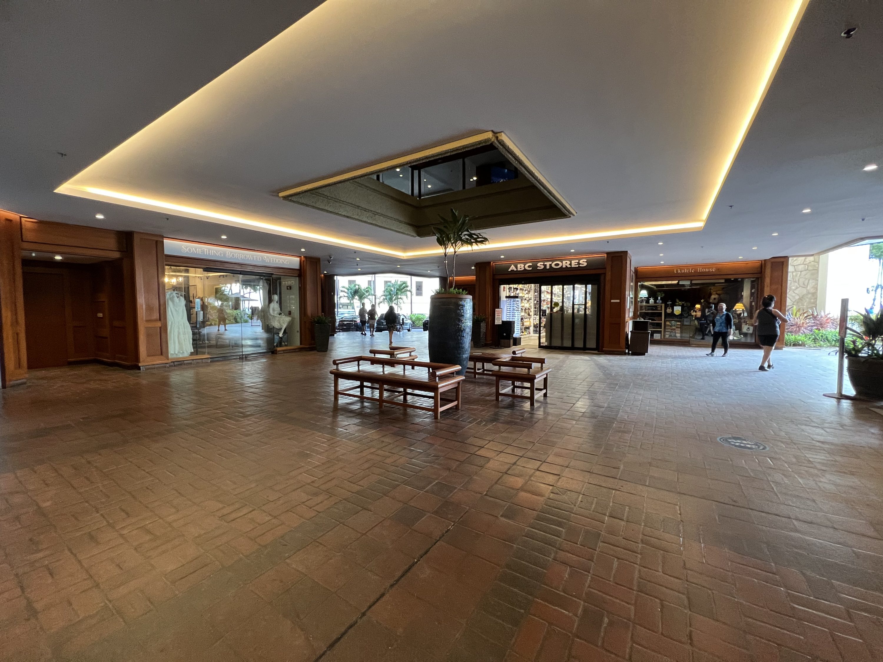 Hyatt Regency Waikiki Lobby