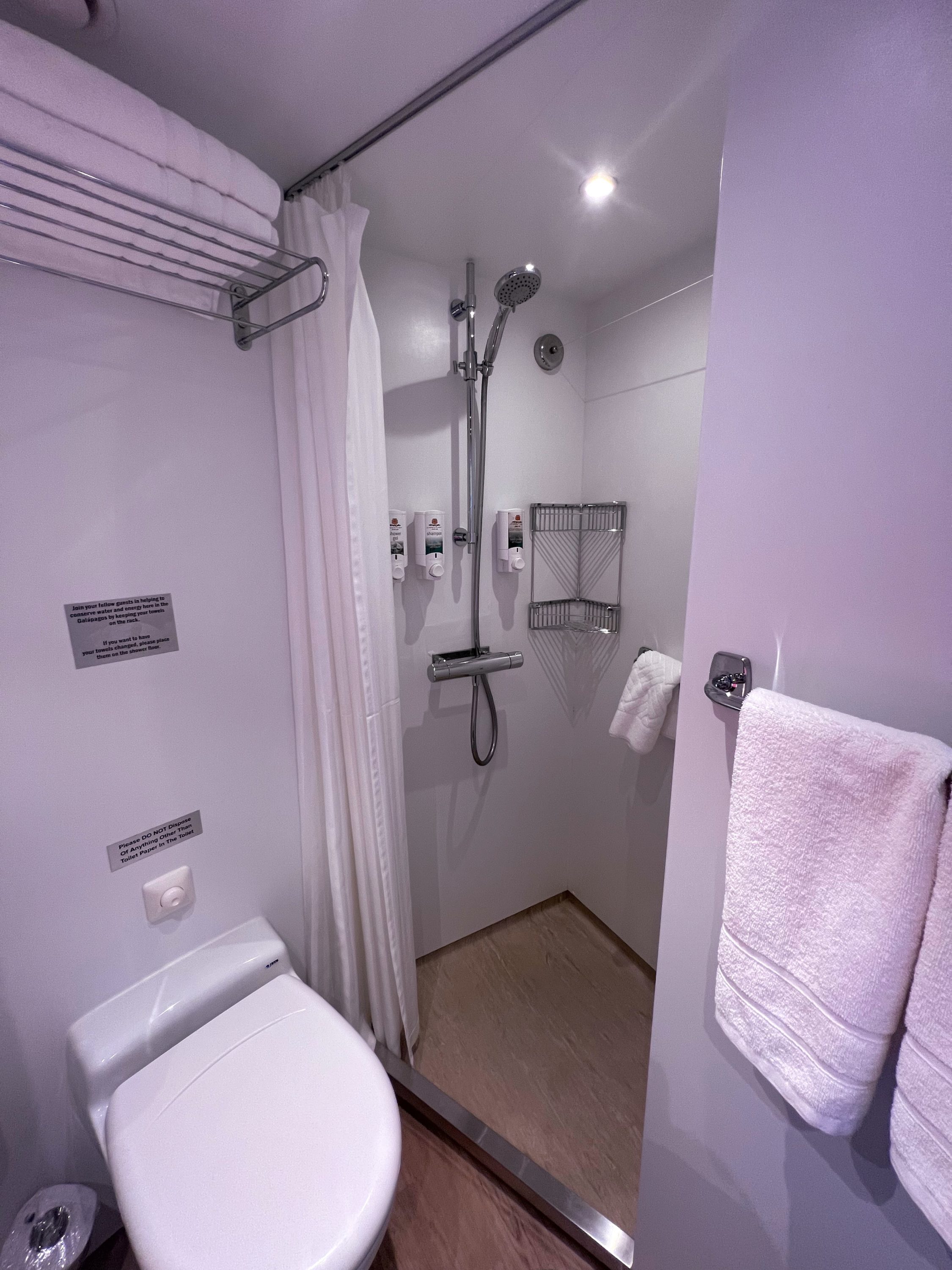 National Geographic Endeavour II Bathroom