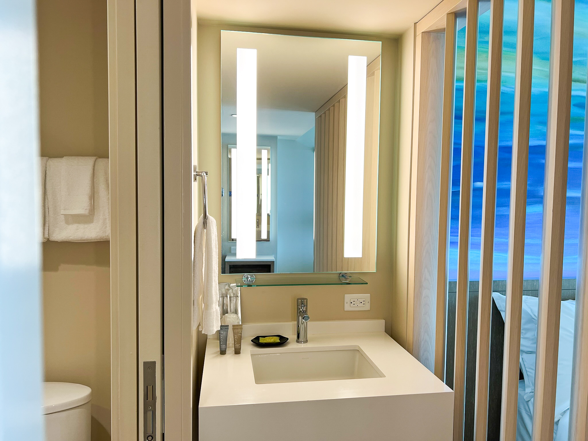 Sheraton Waikiki Oceanview Room sink