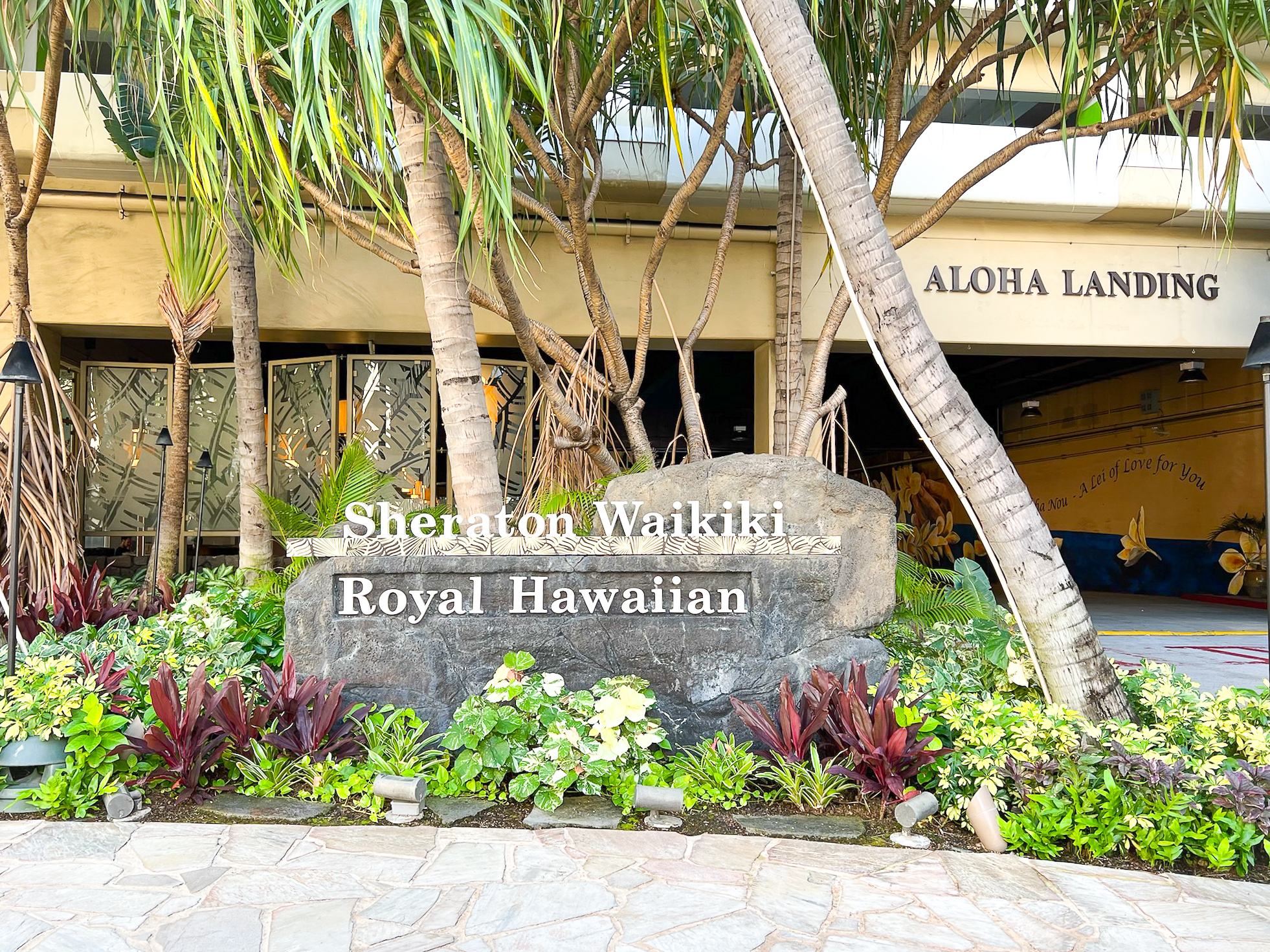 Sheraton Waikiki sign
