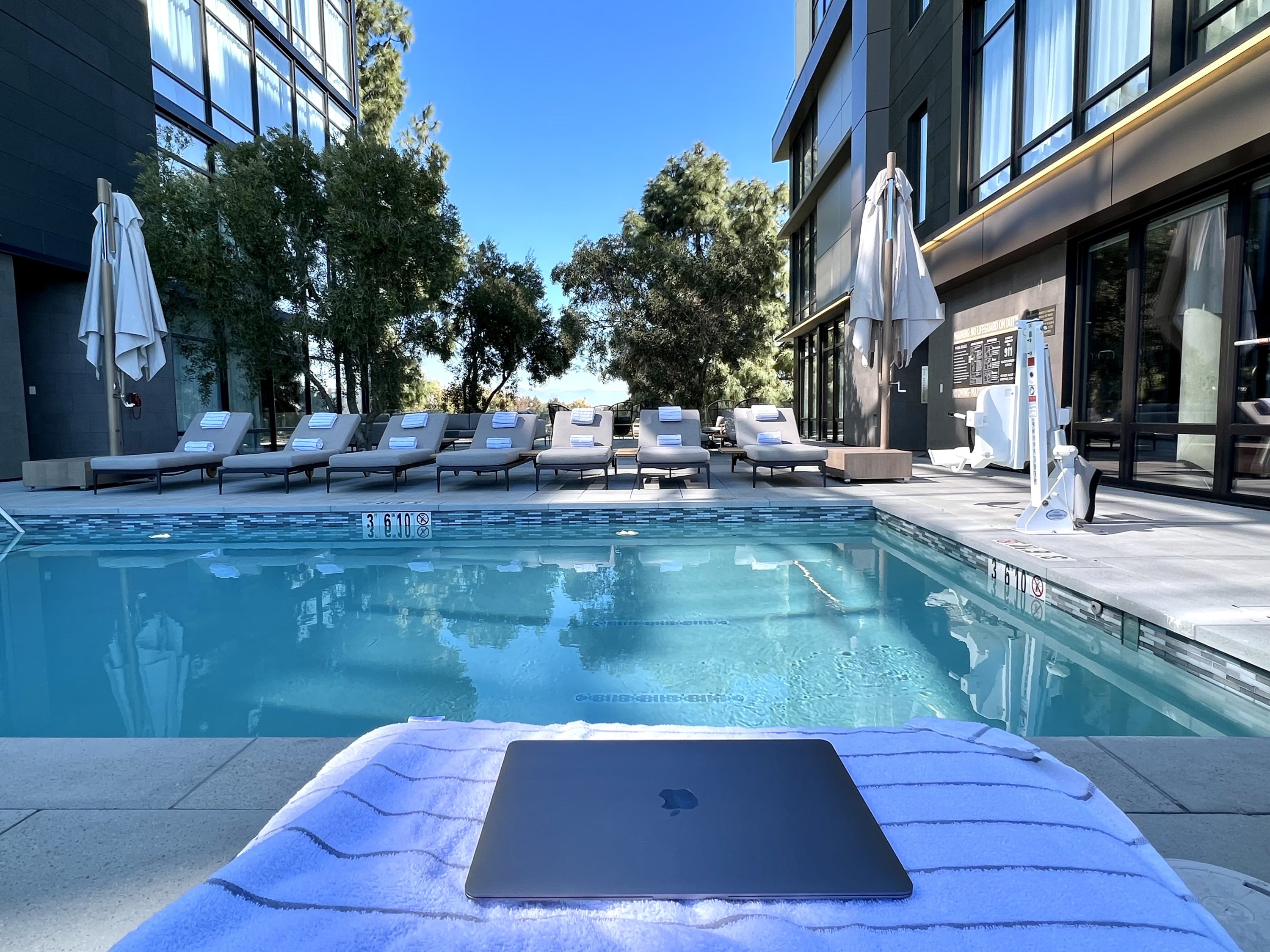 TETRA Hotel Autograph Collection pool