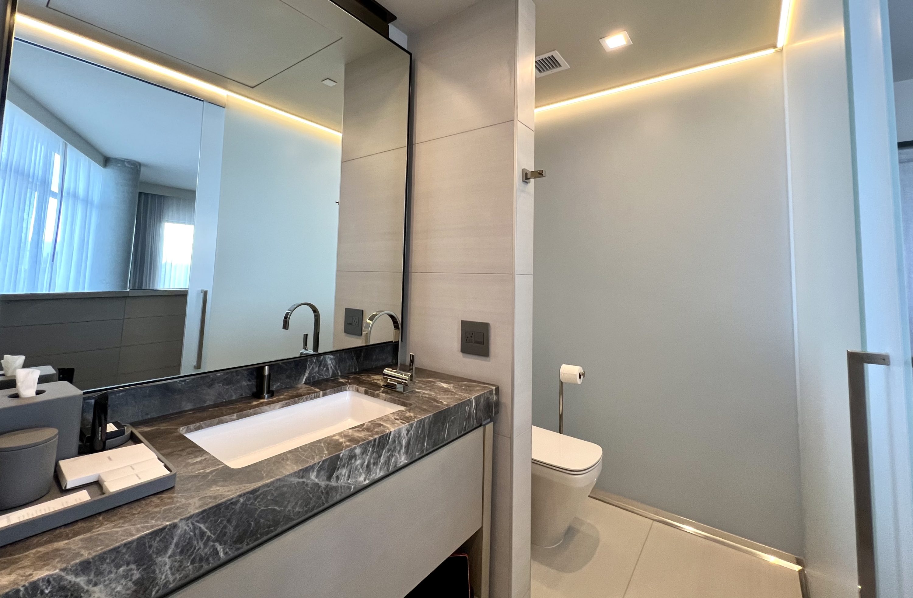 TETRA Hotel Autograph Collection room 504 bathroom