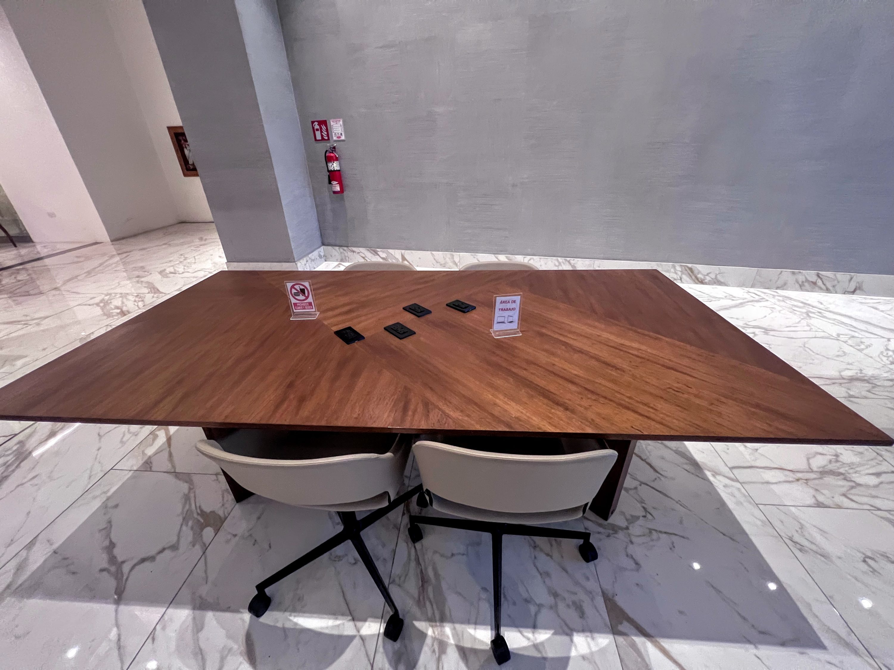 Work Tables in the Aeropuertos VIP Club lounge