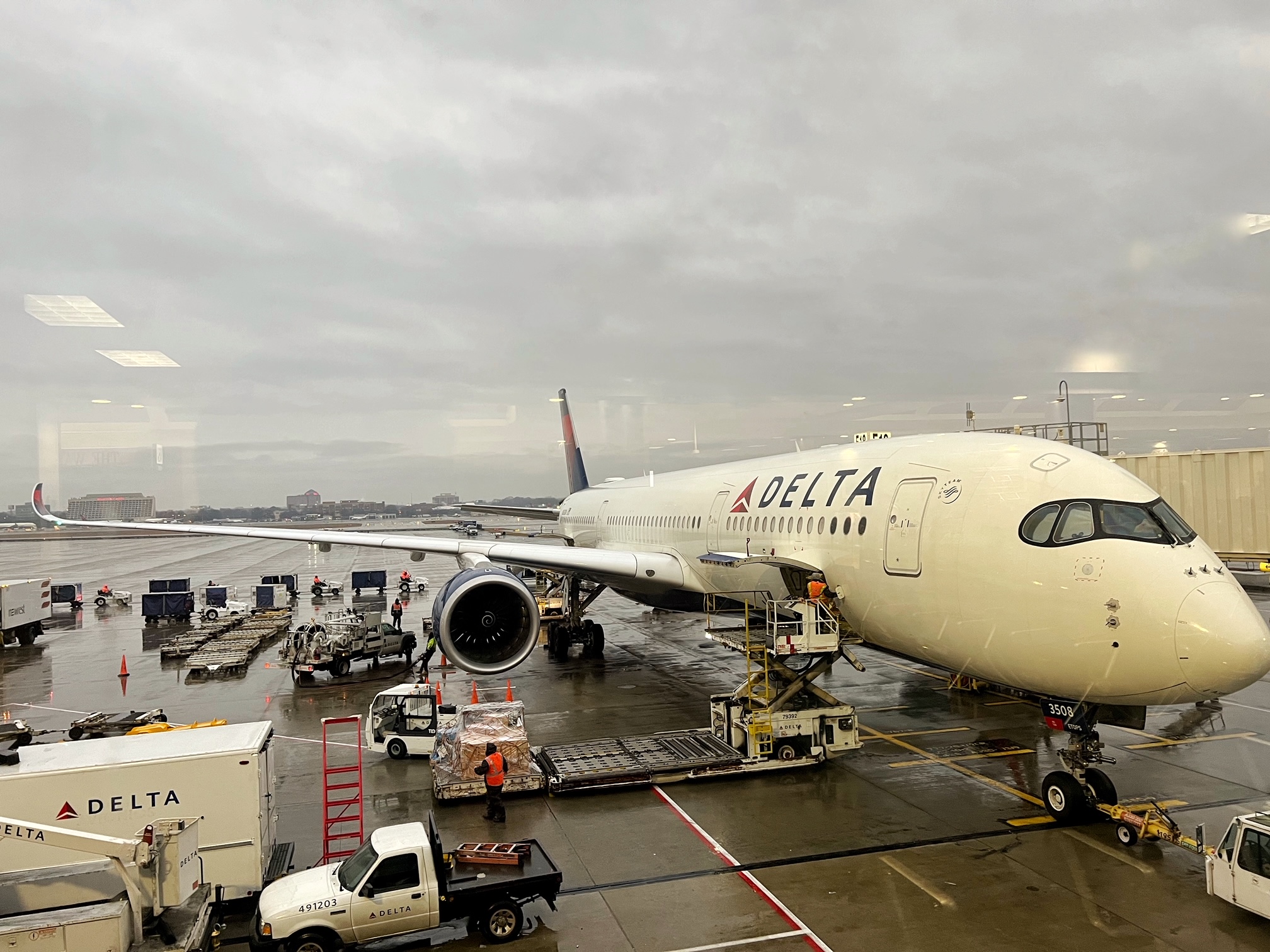 Delta A350 900 at ATL