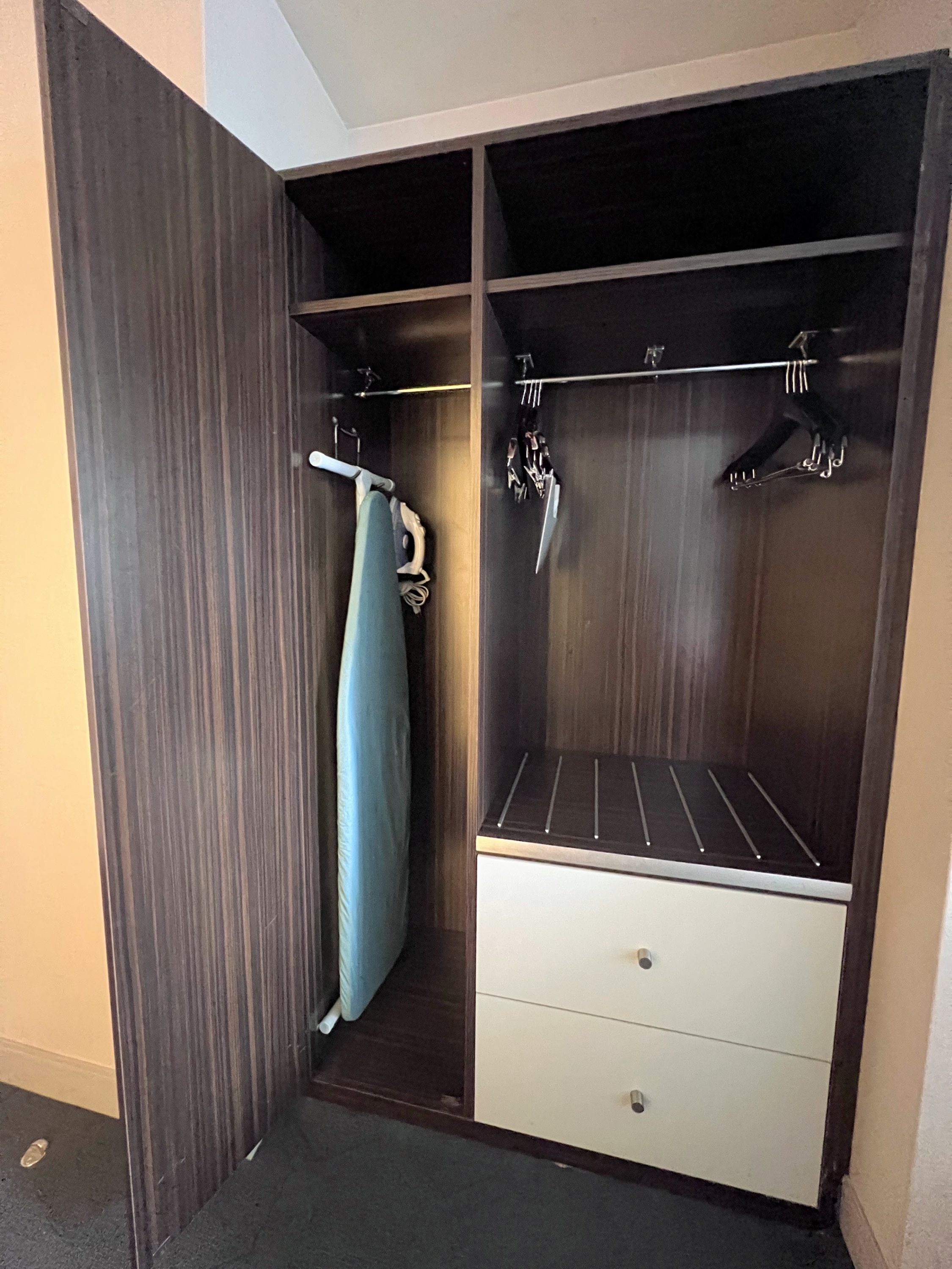 Hyatt Centric Fisherman's Wharf San Francisco room closet