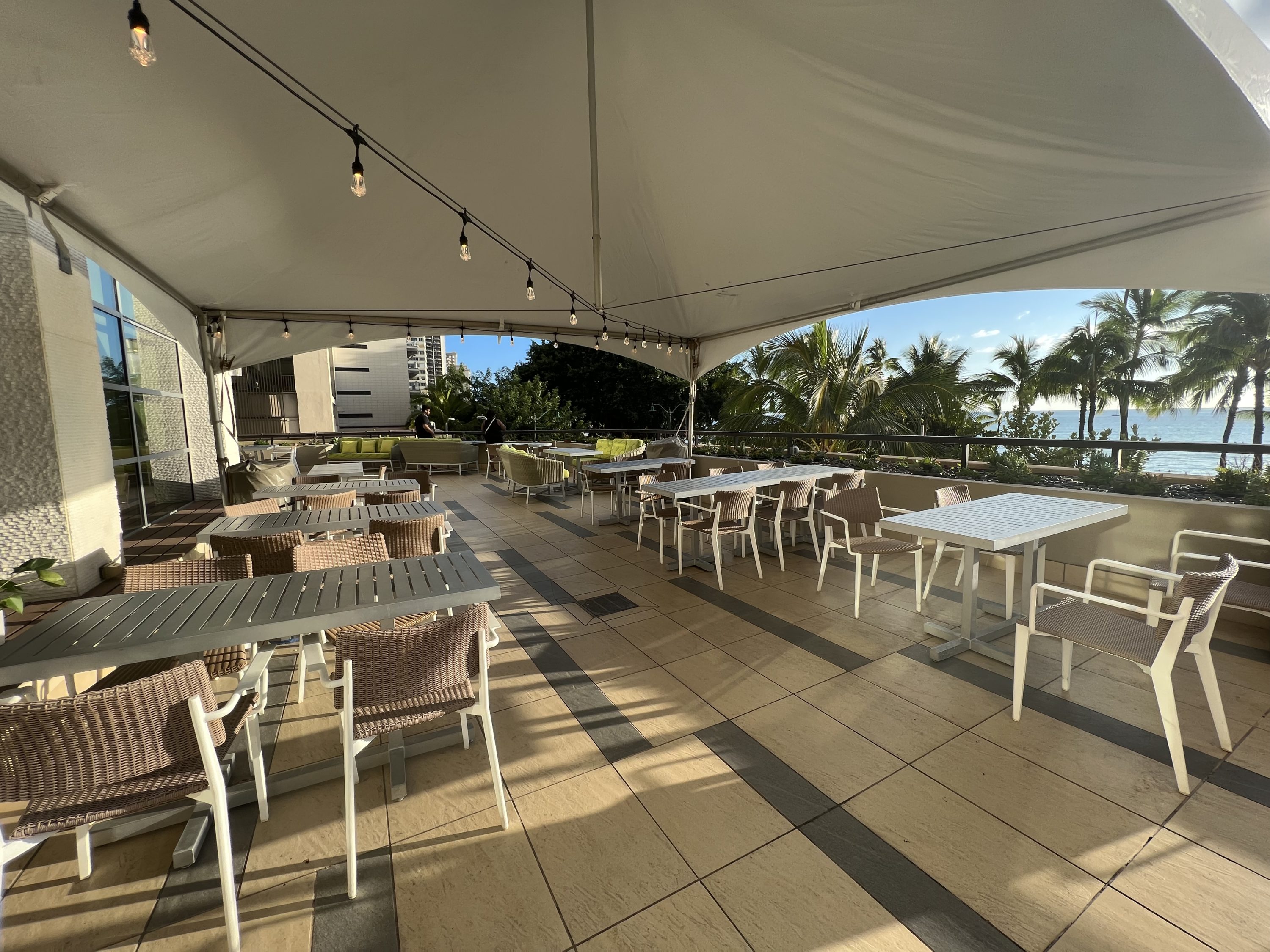 Hyatt Regency Waikiki Outside Club Seating