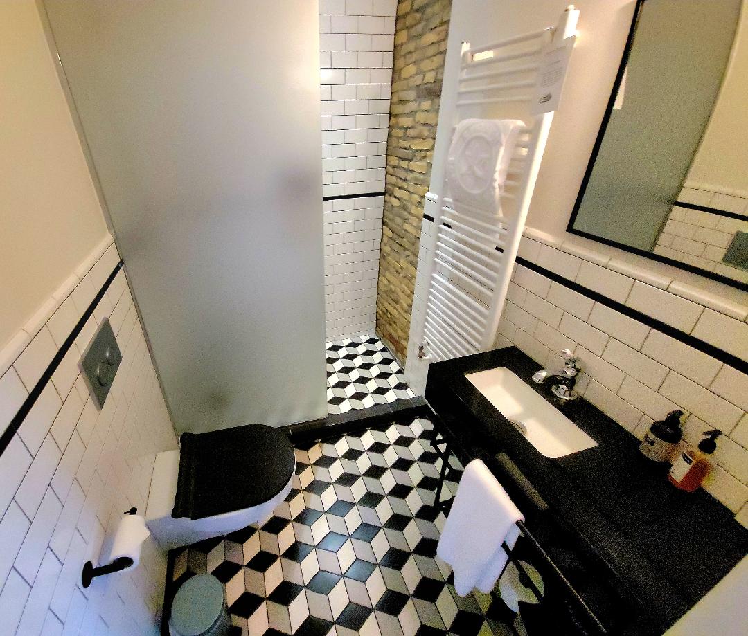 Kvosin Hotel Reykjavik Bathroom