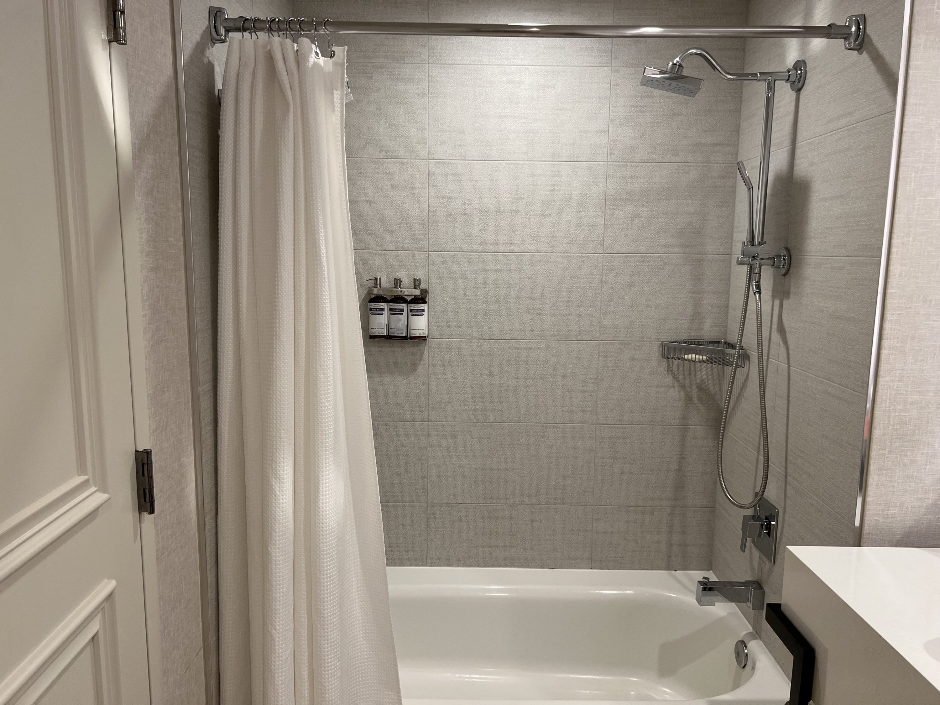 Hyatt Regency Coconut Point Resort & Spa family suite bathtub