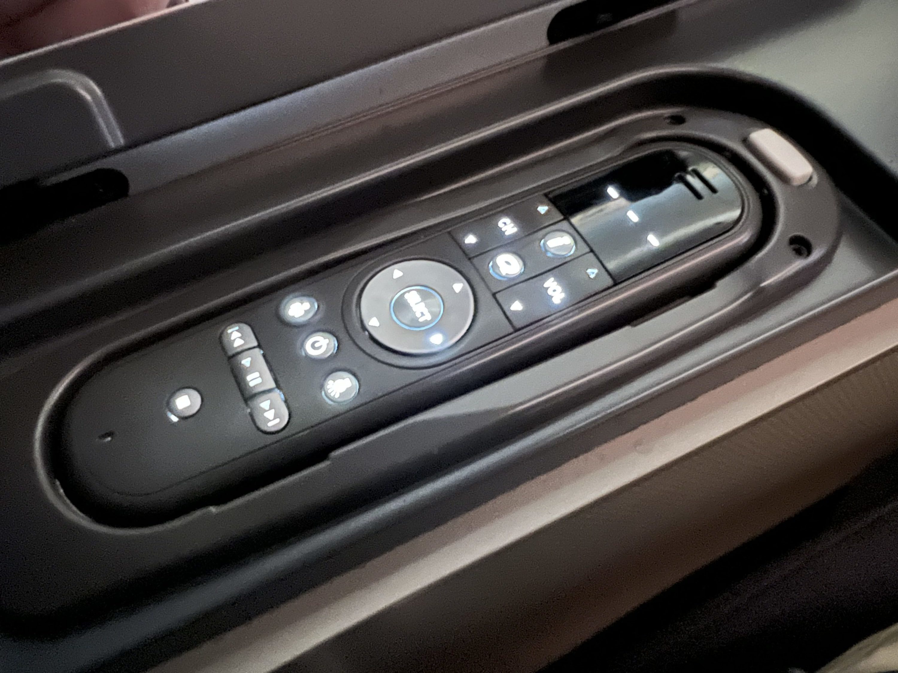 Qantas 787 Business Class Remote