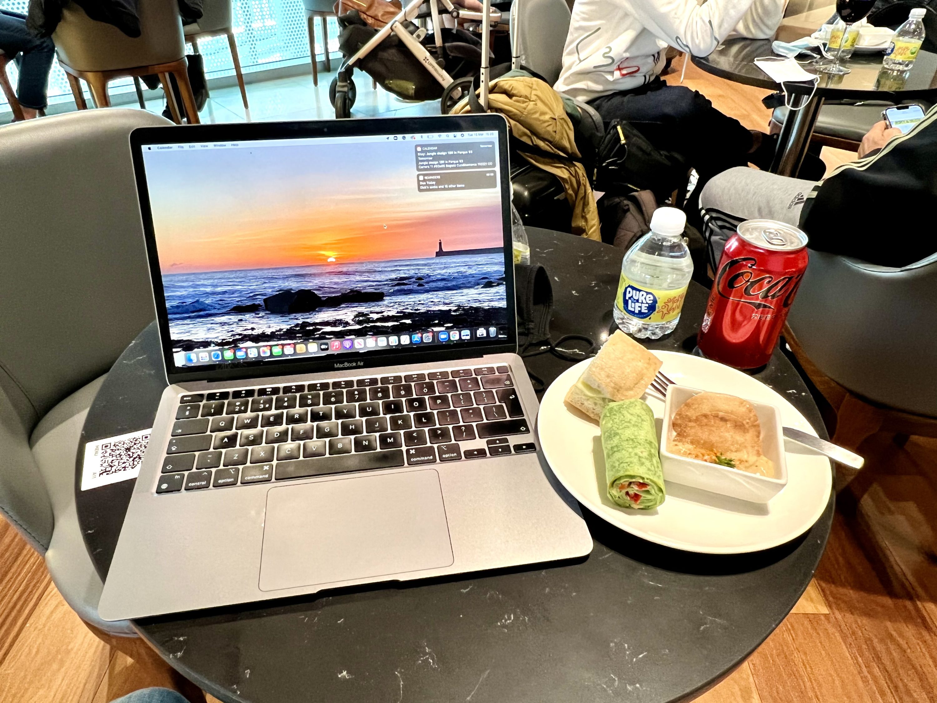 Avianca Boeing 787 Business Class MIA Turkish Airlines Lounge meal