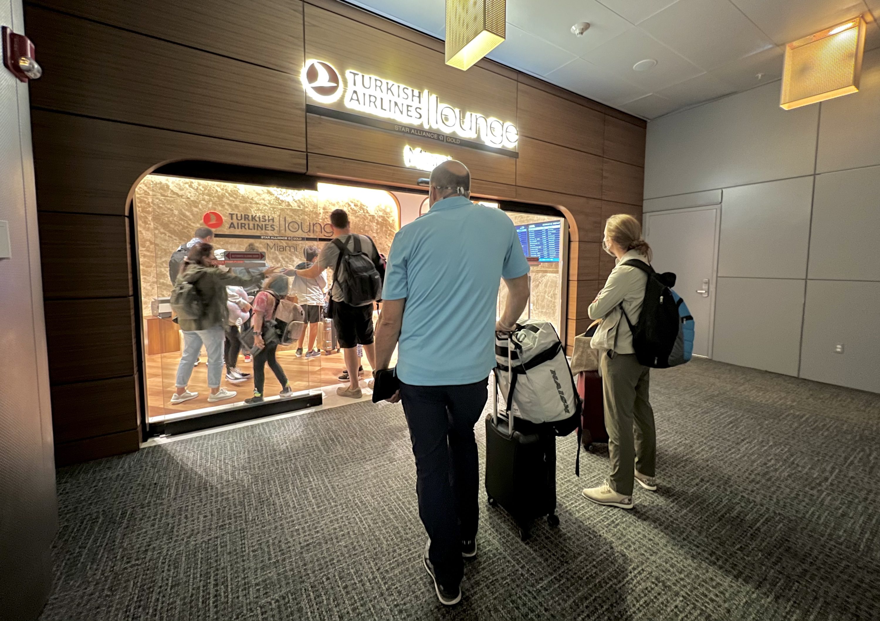 Avianca Boeing 787 Business Class MIA Turkish Airlines Lounge queue