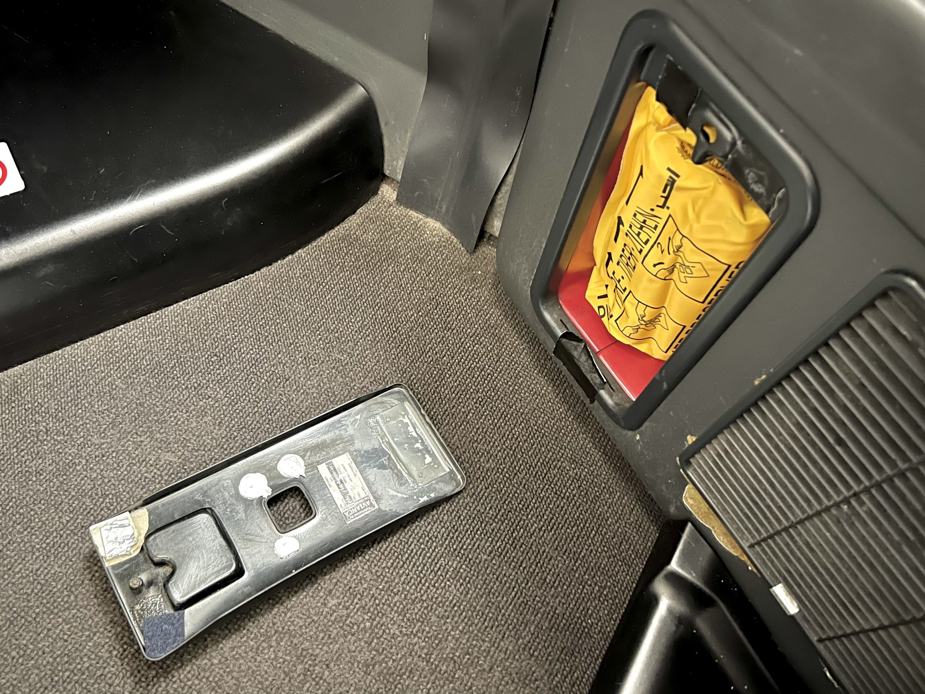 Avianca Boeing 787 Business Class broken life jacket compartment