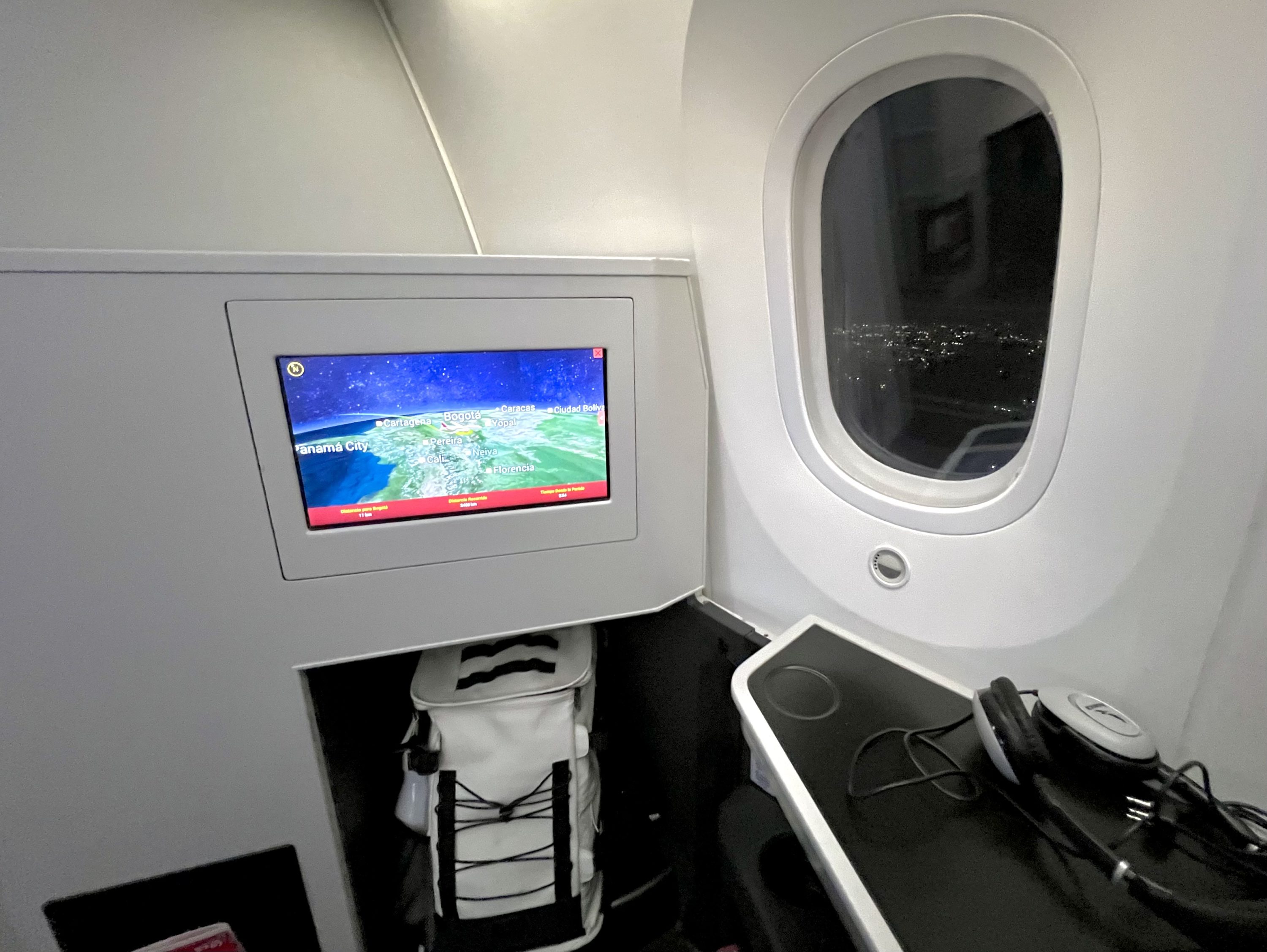 Avianca Boeing 787 Business Class landing