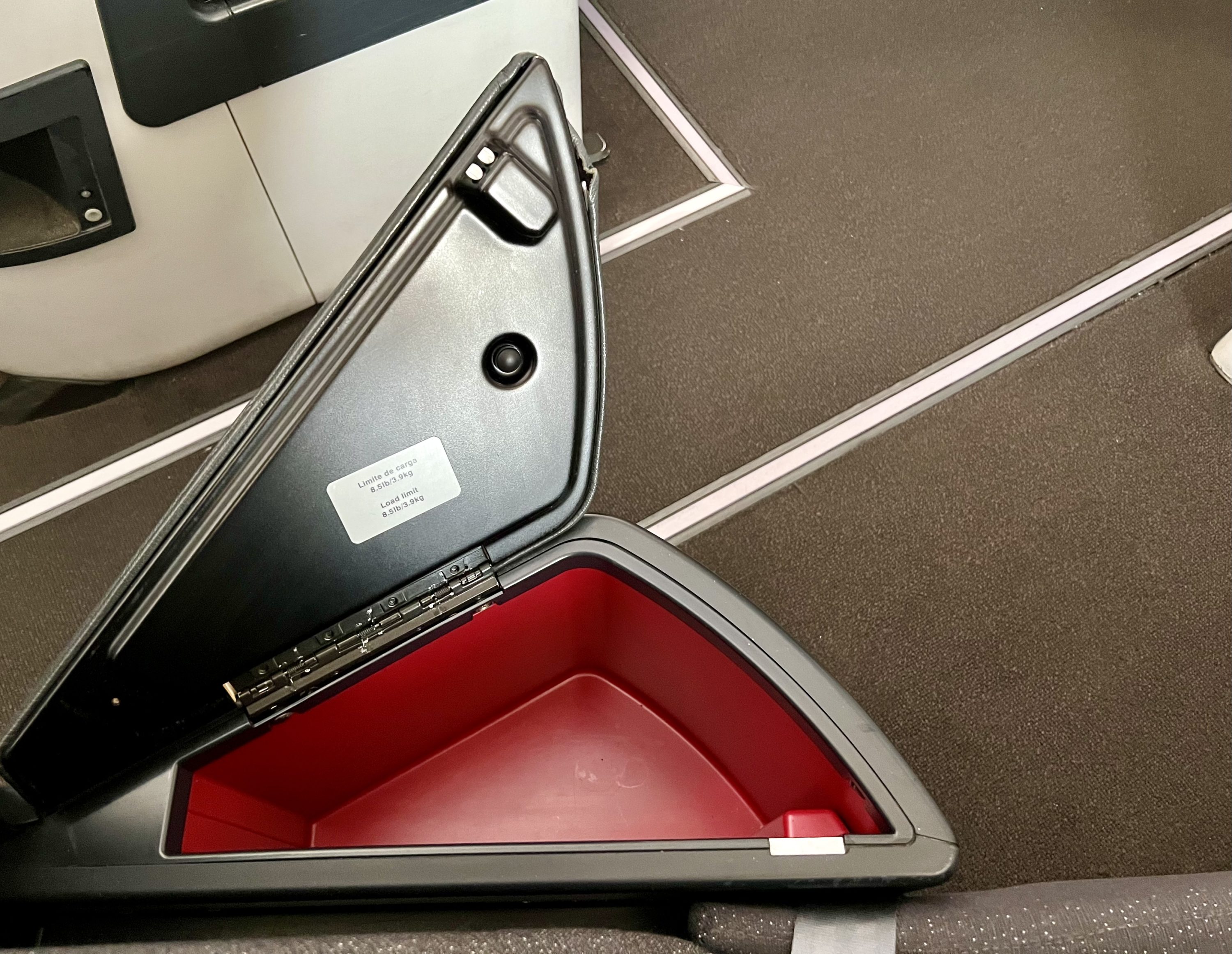 Avianca Boeing 787 Business Class seat storage open