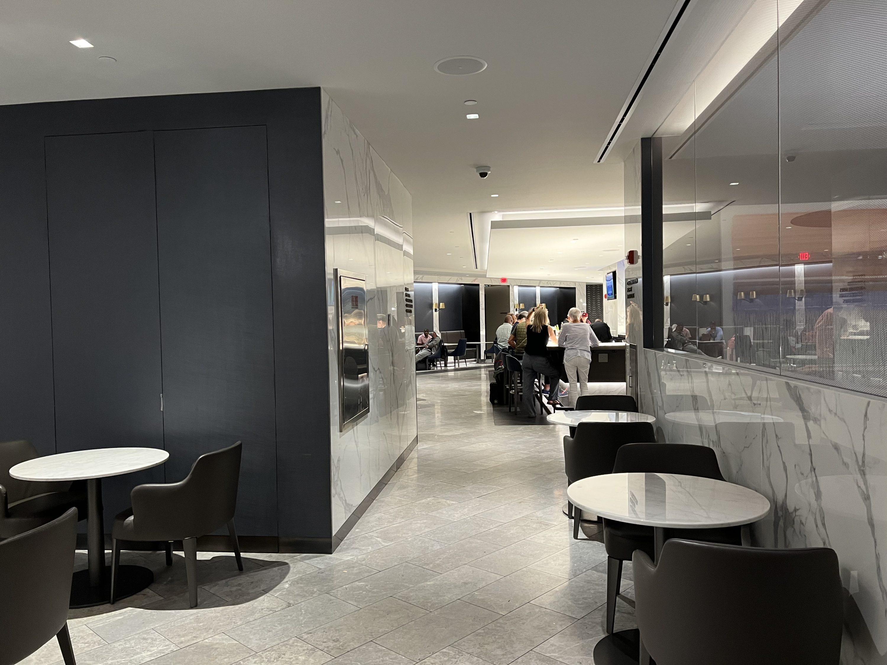 EWR Polaris lounge seating