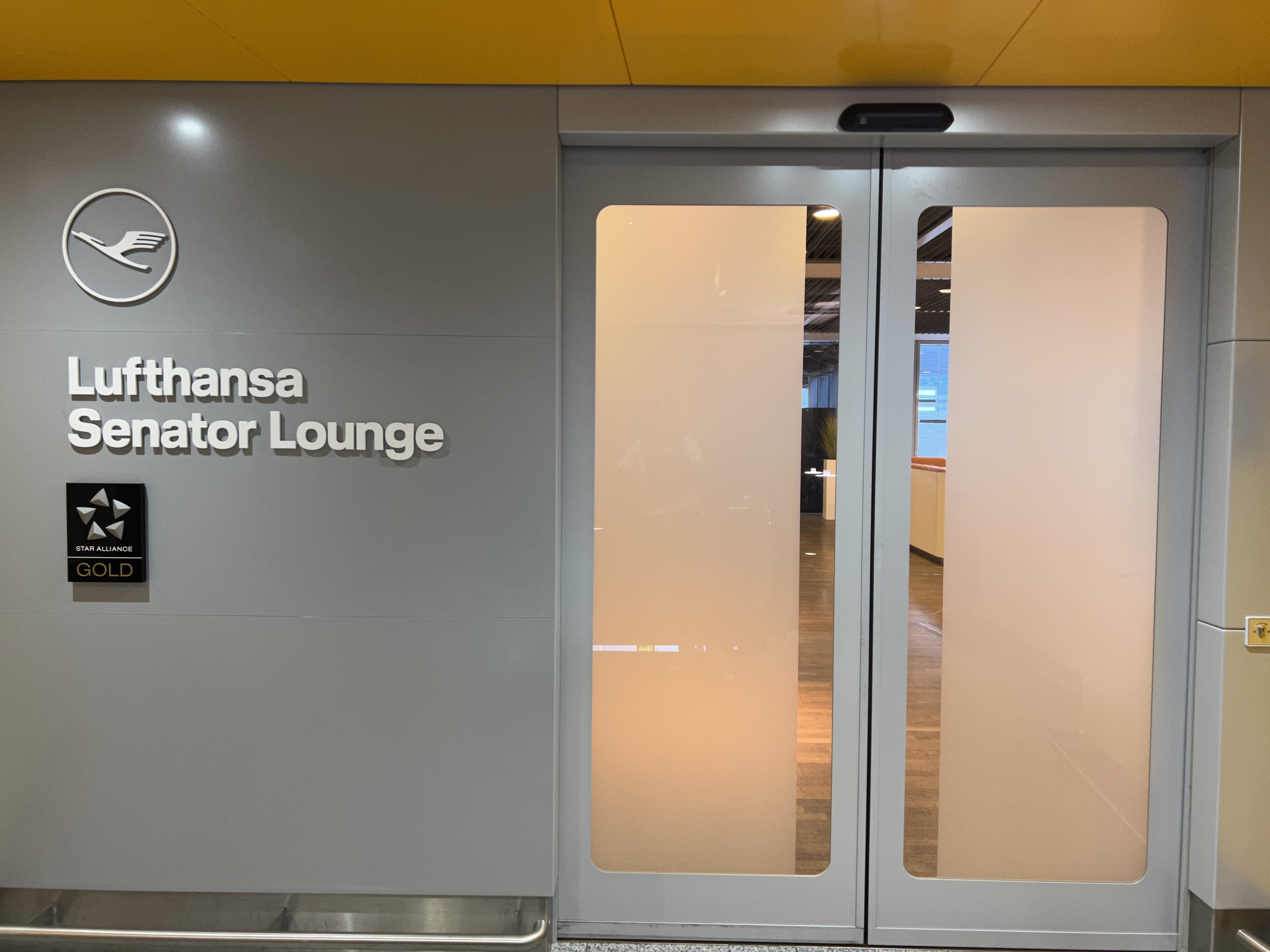 Lufthansa Senator Lounge entrance