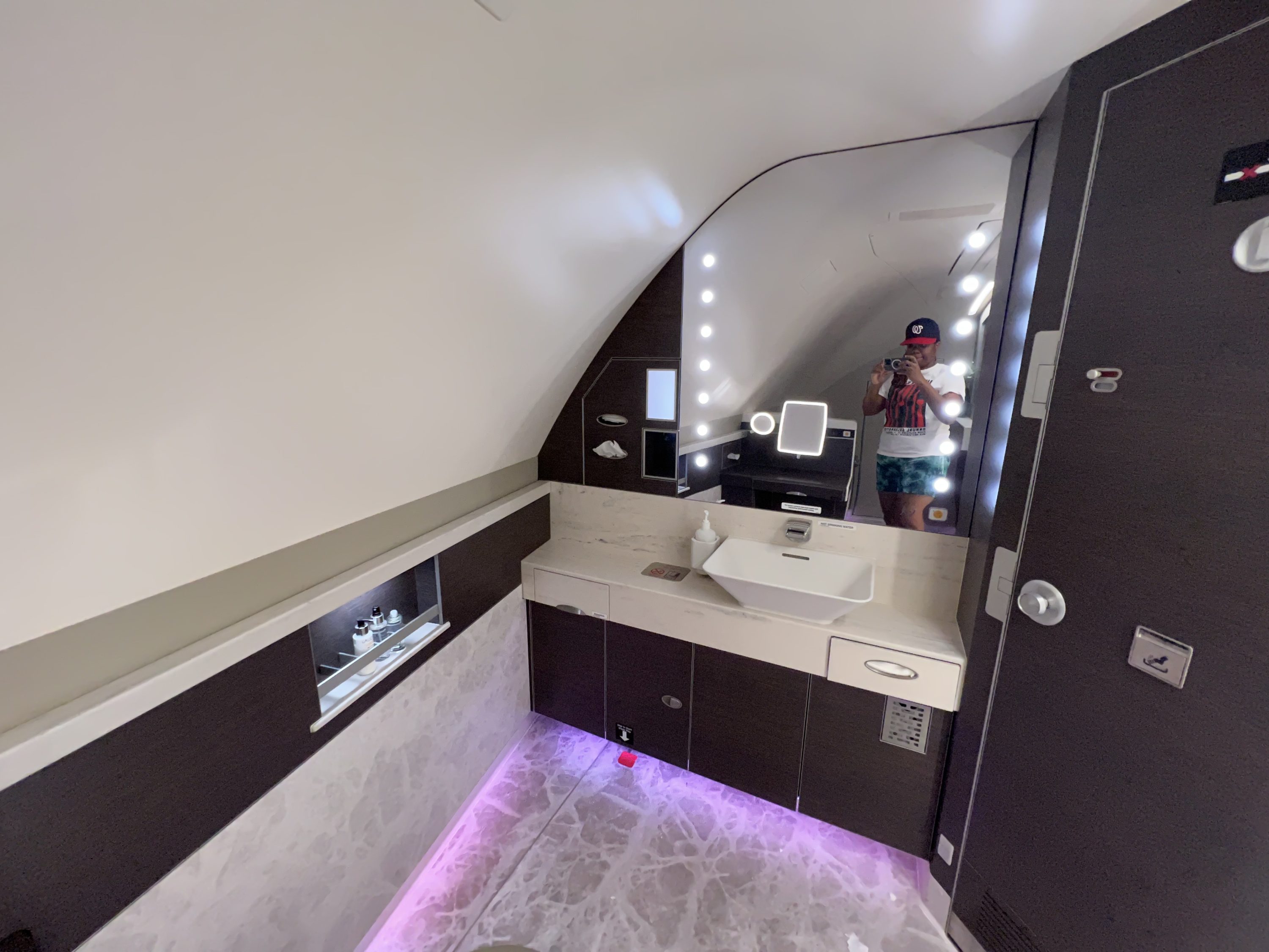 Singapore Suites lavatory