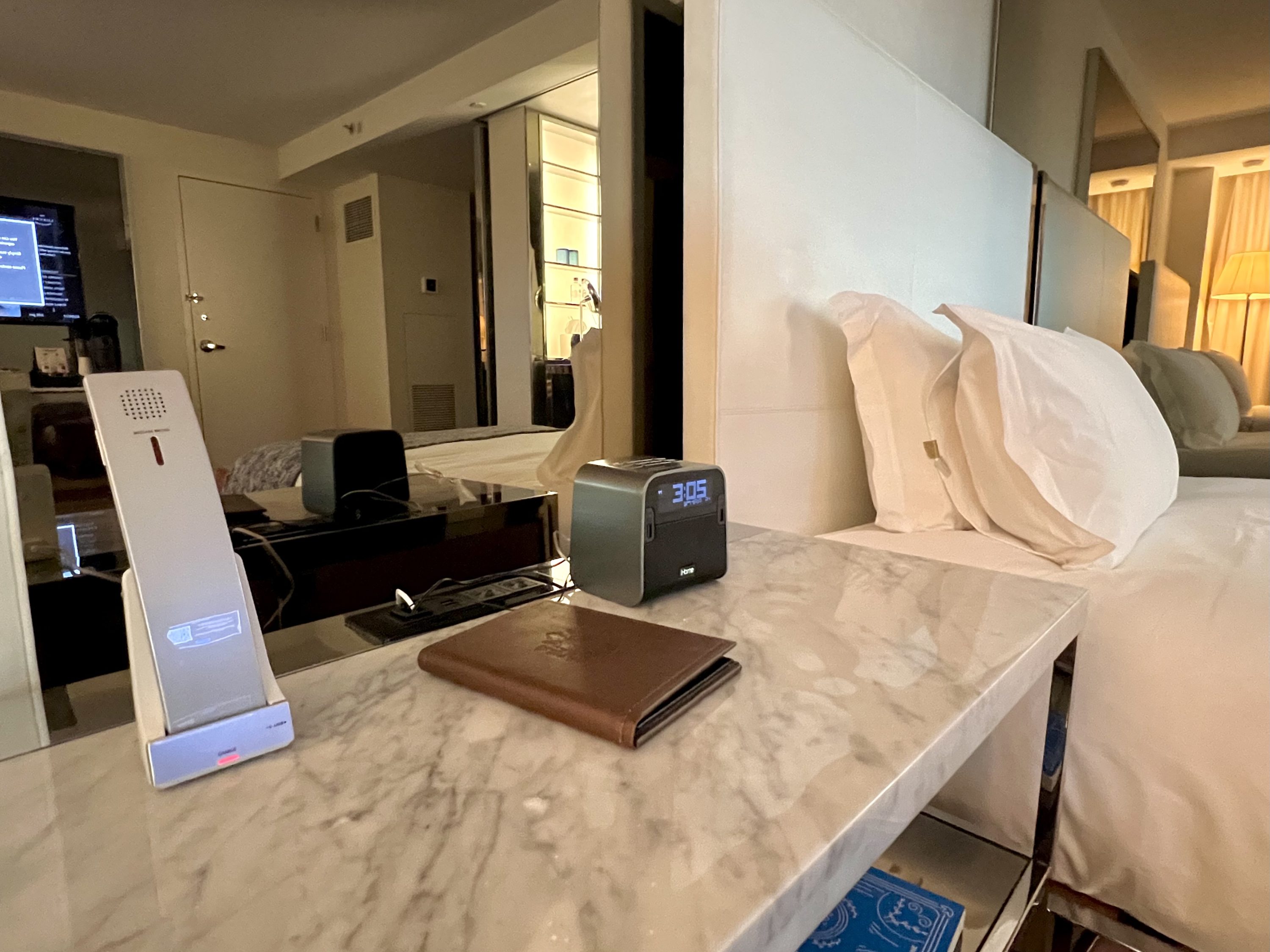 SLS Hotel, a Luxury Collection Hotel, Beverly Hills bedroom large shared nightstand