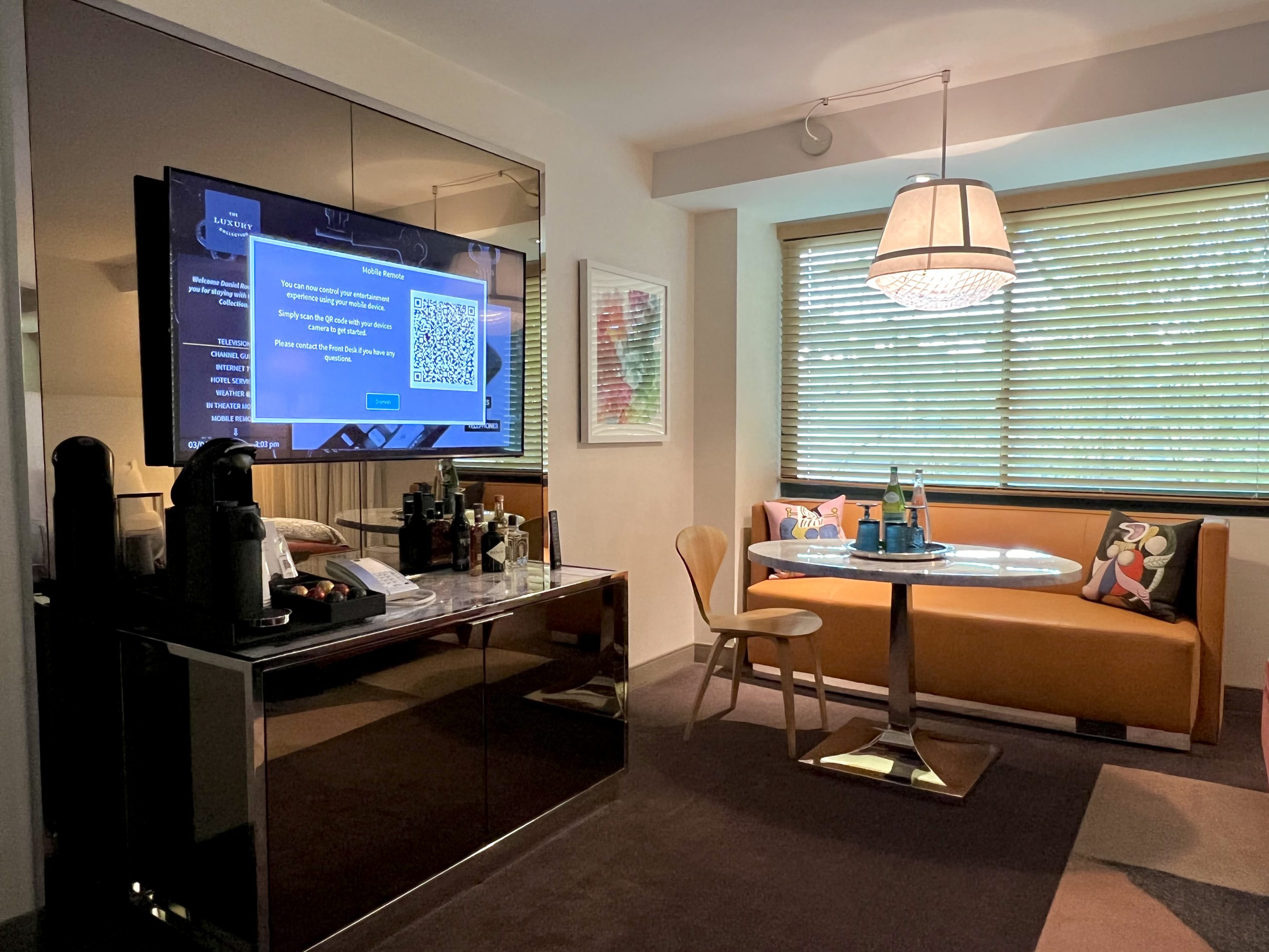SLS Hotel, a Luxury Collection Hotel, Beverly Hills bedroom living area