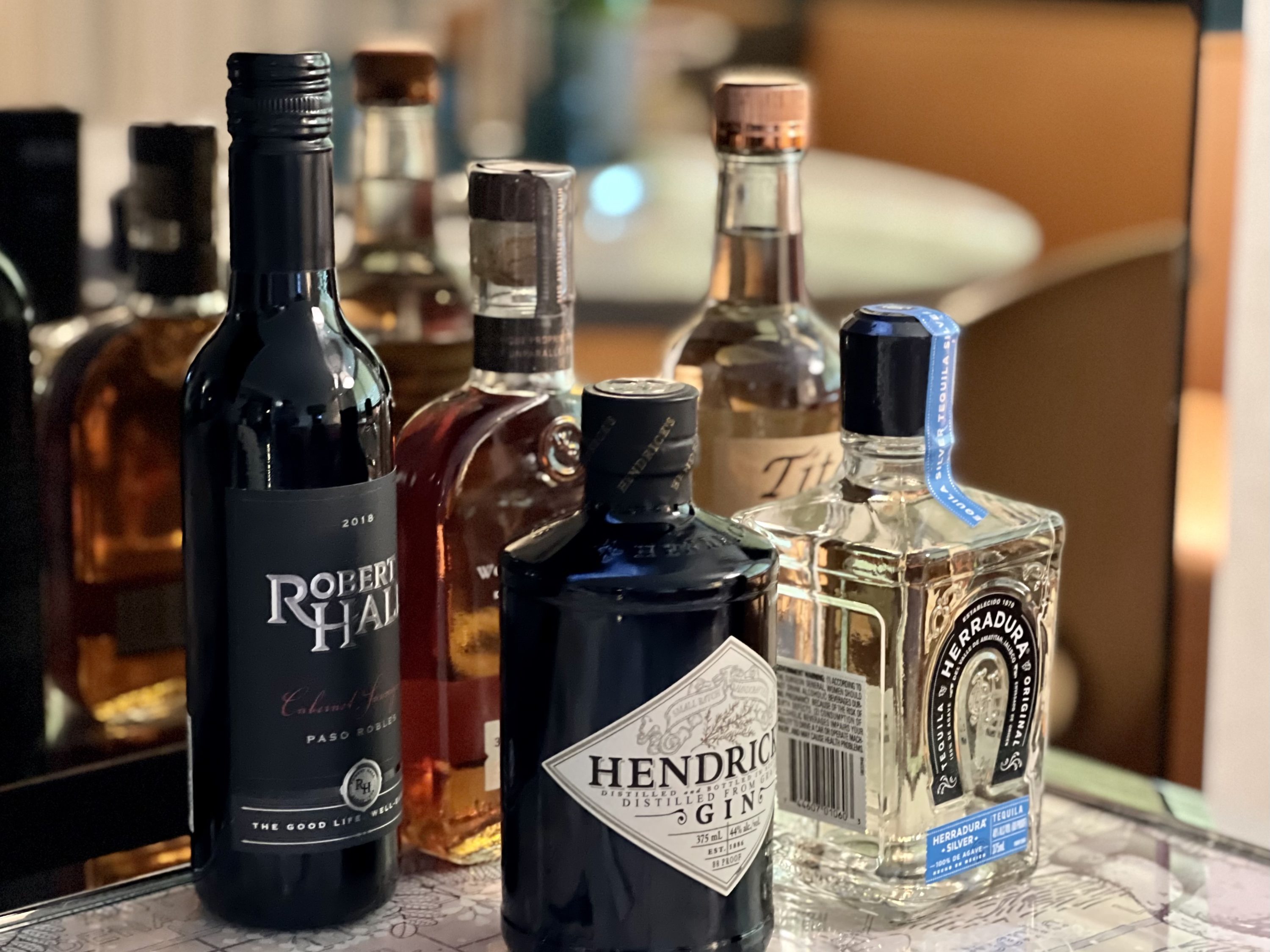 SLS Hotel, a Luxury Collection Hotel, Beverly Hills bedroom mini bar liqor