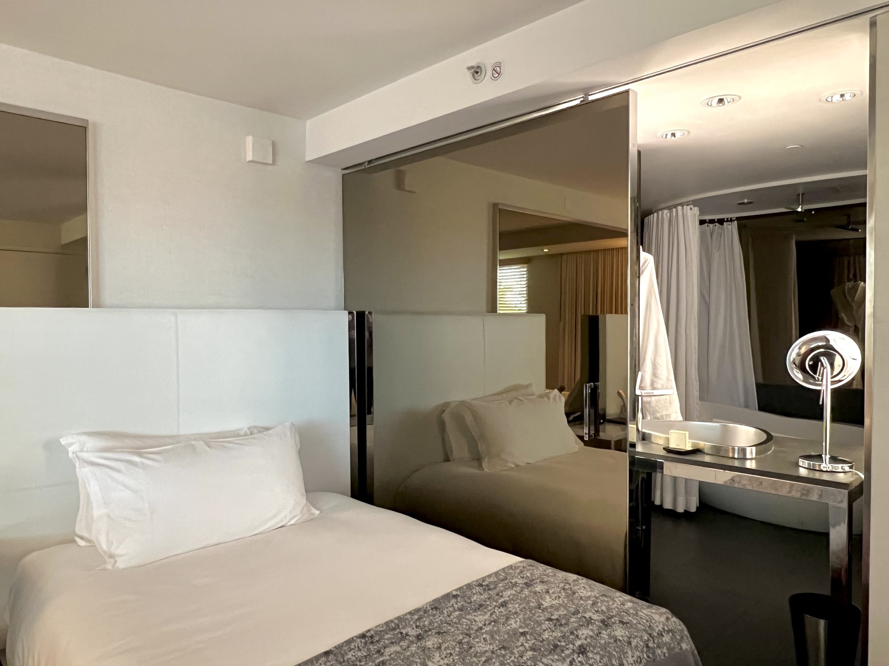 SLS Hotel, a Luxury Collection Hotel, Beverly Hills bedroom view into bathroom