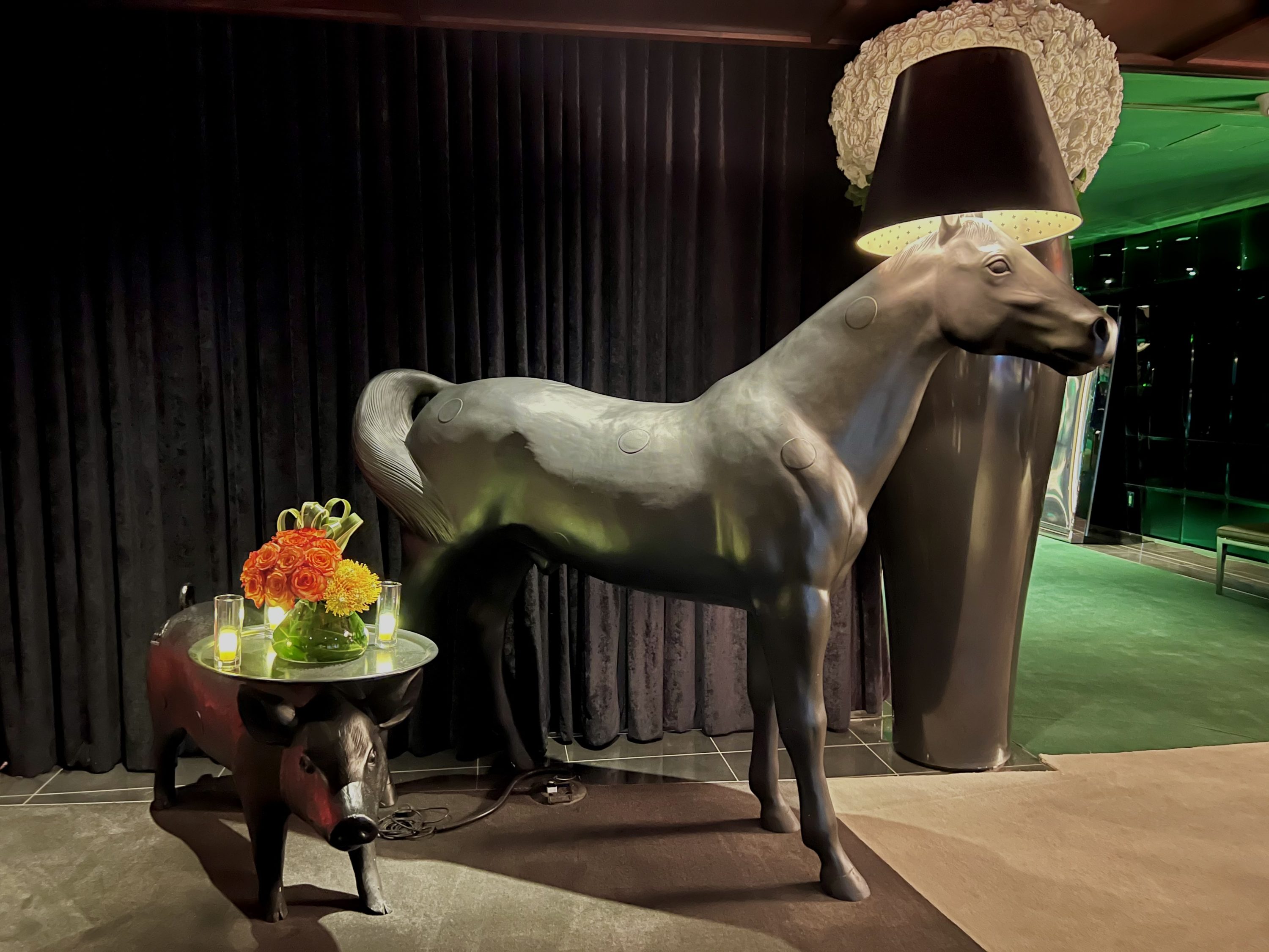 SLS Hotel, a Luxury Collection Hotel, Beverly Hills reception art installments
