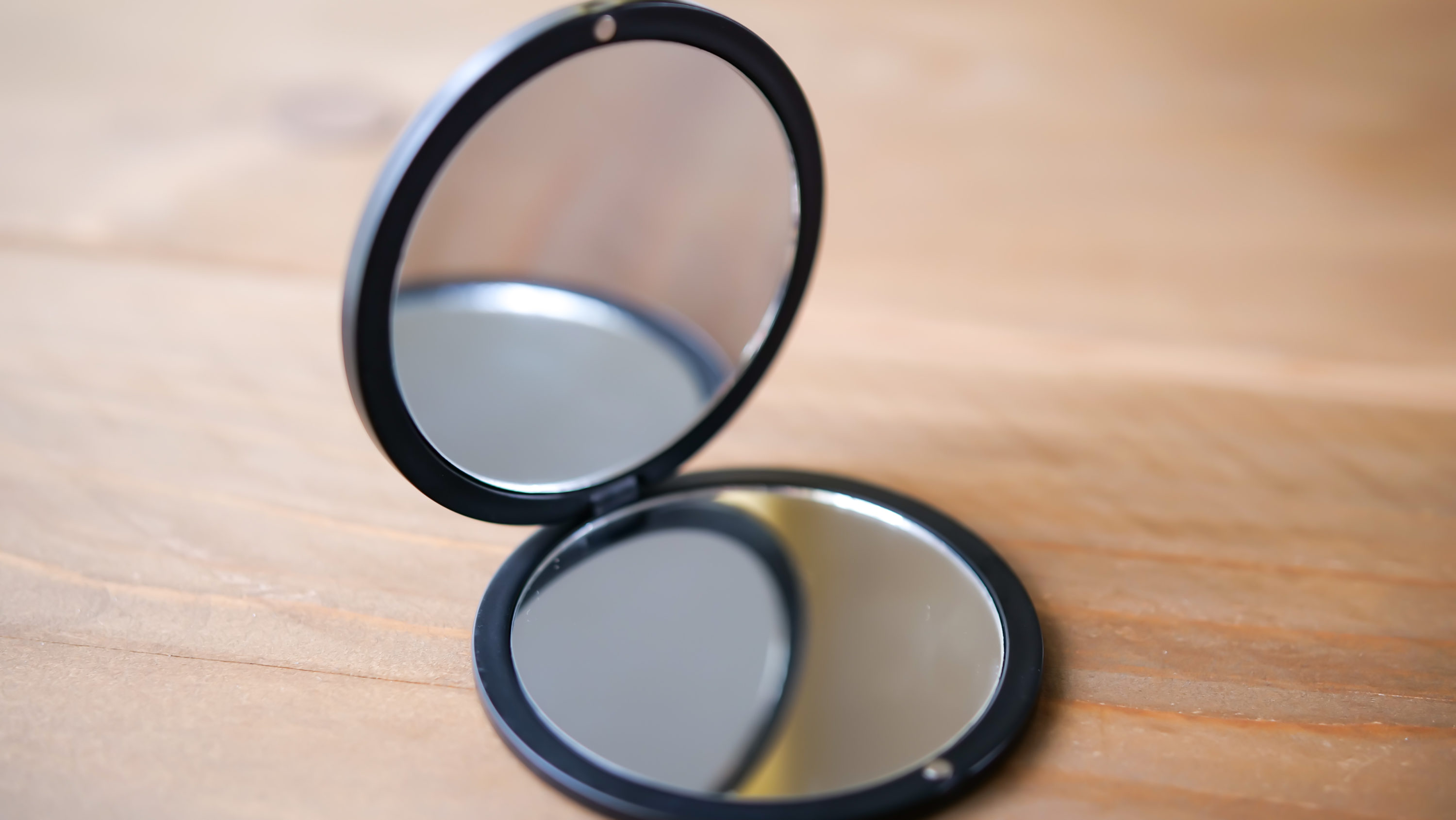Travel mirror magnification