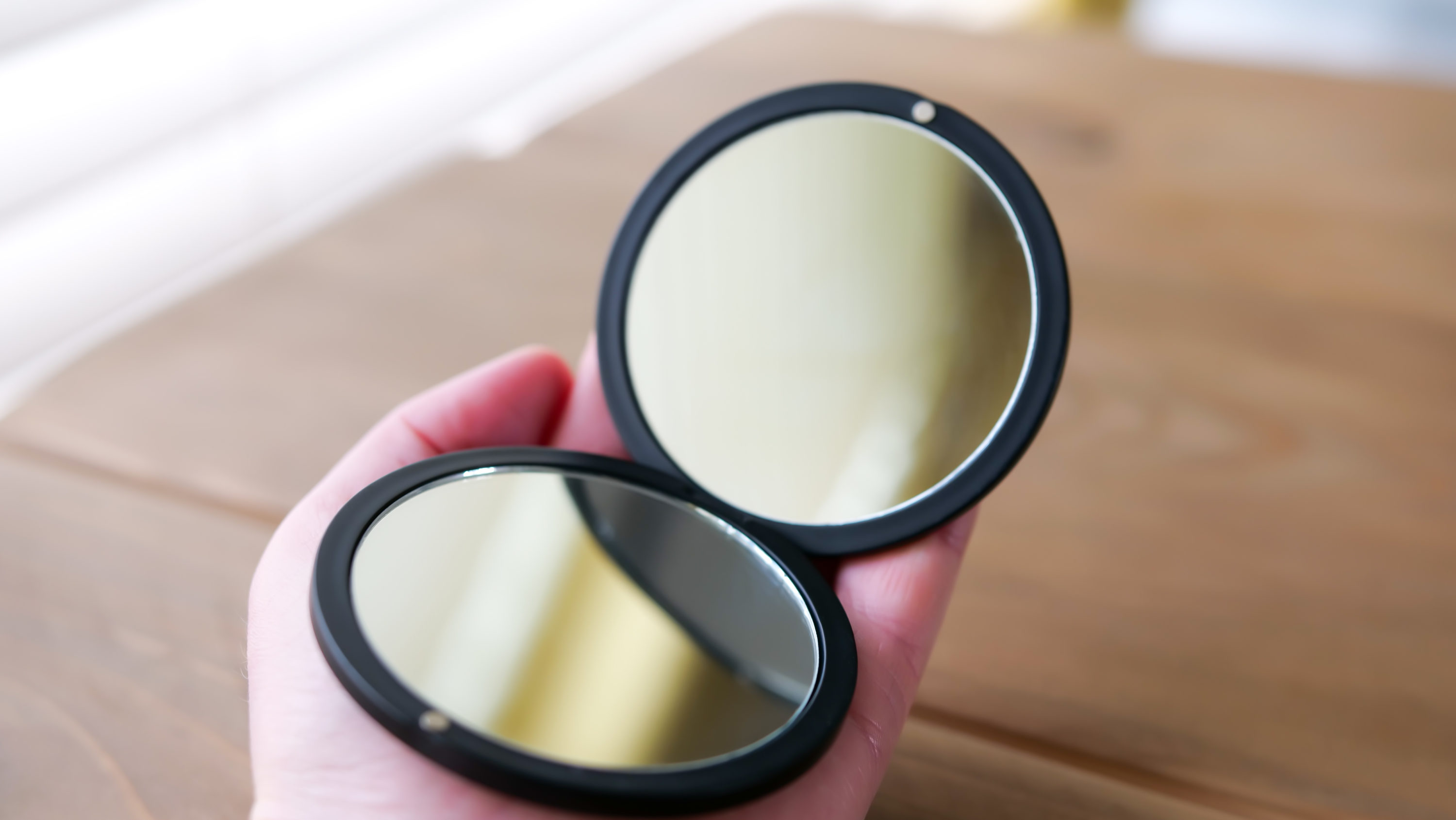 Travel mirror size and weight